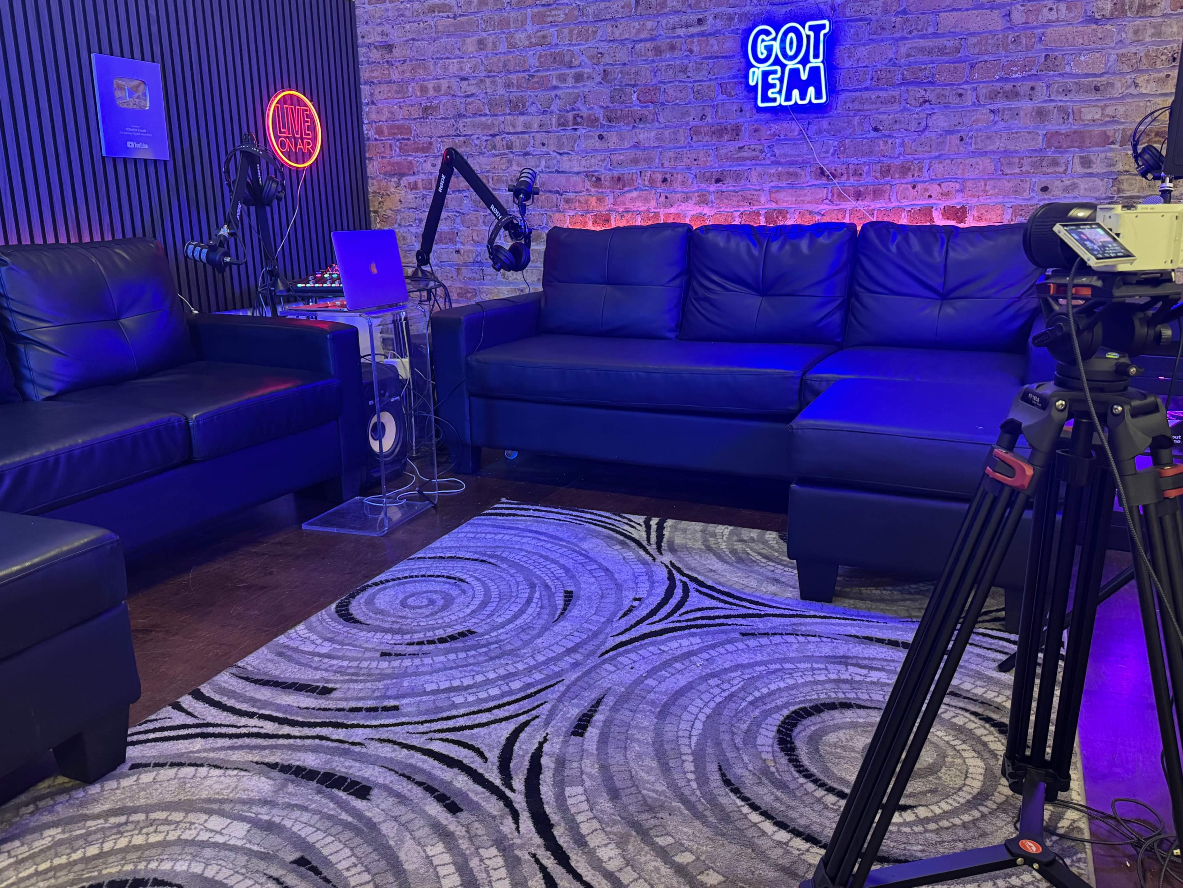 Industry Quality Led Lit Podcast/ Streaming Studio Minutes From Downtown Chicago Image in South Side, Chicago, IL