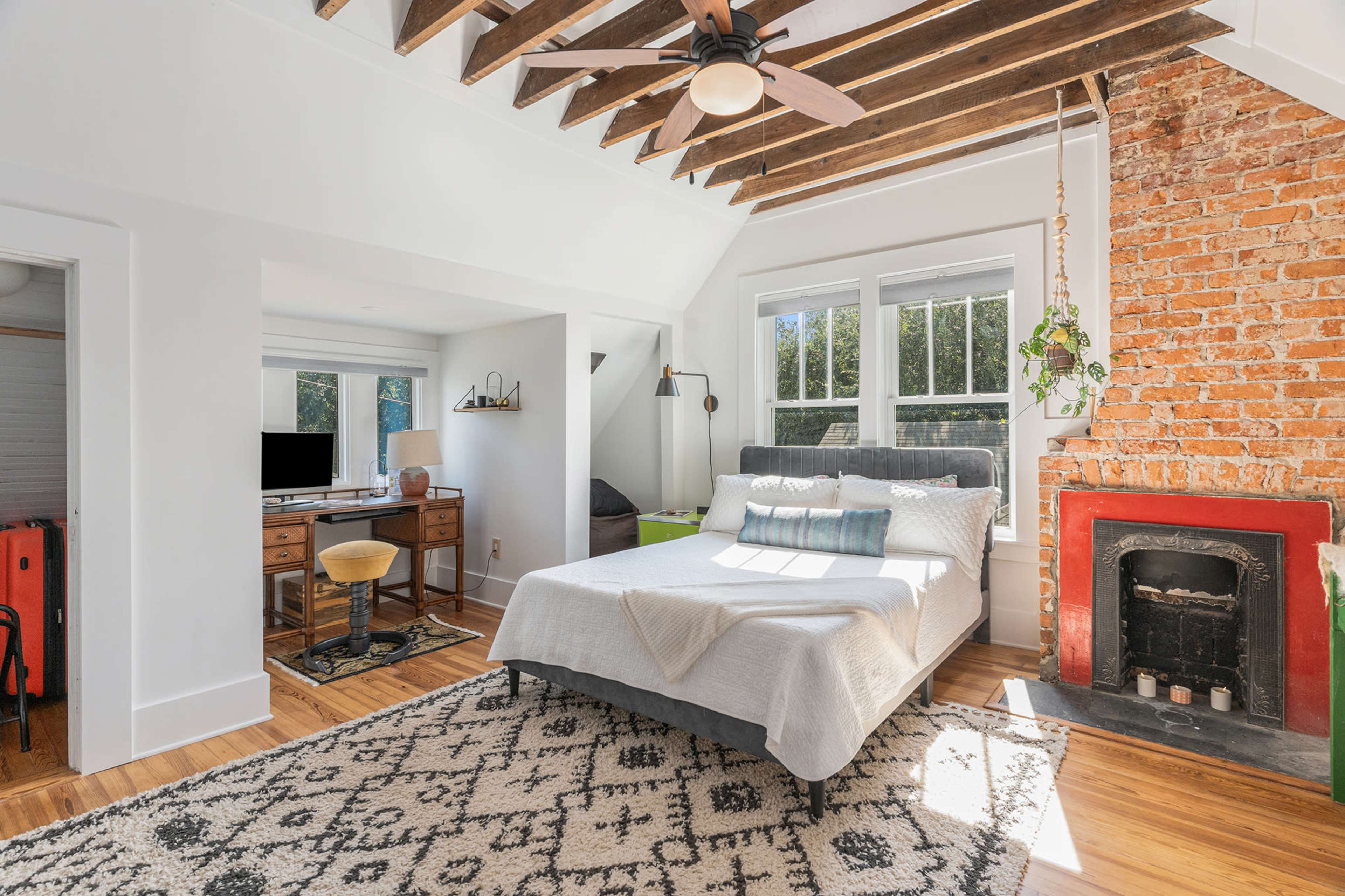 Funky 1920’s Home- Exposed Vintage Beams and Fireplaces Image in Park Circle, North Charleston, SC