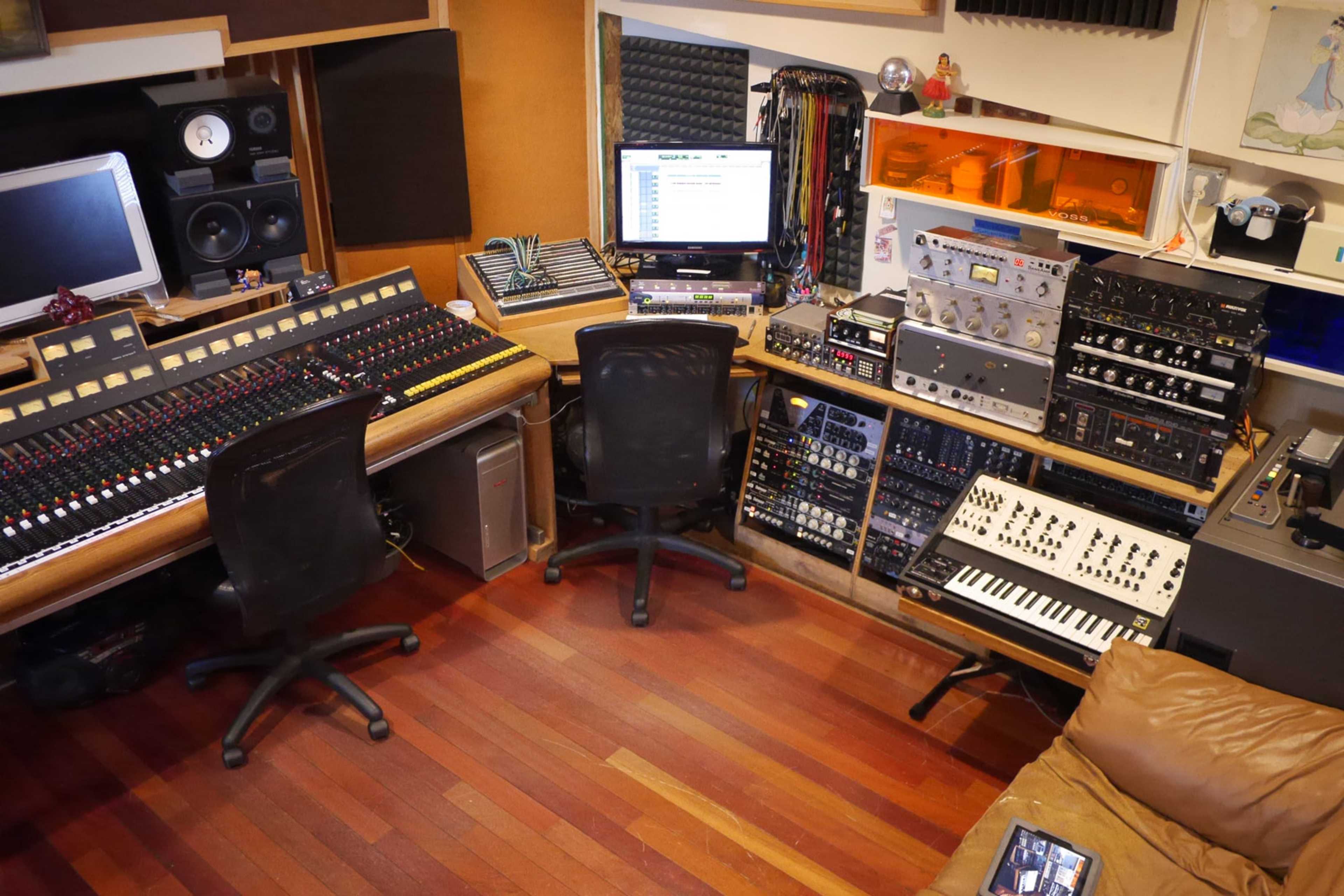 Recording Studio Vintage Vibes Image in North Arroyo, Pasadena, CA