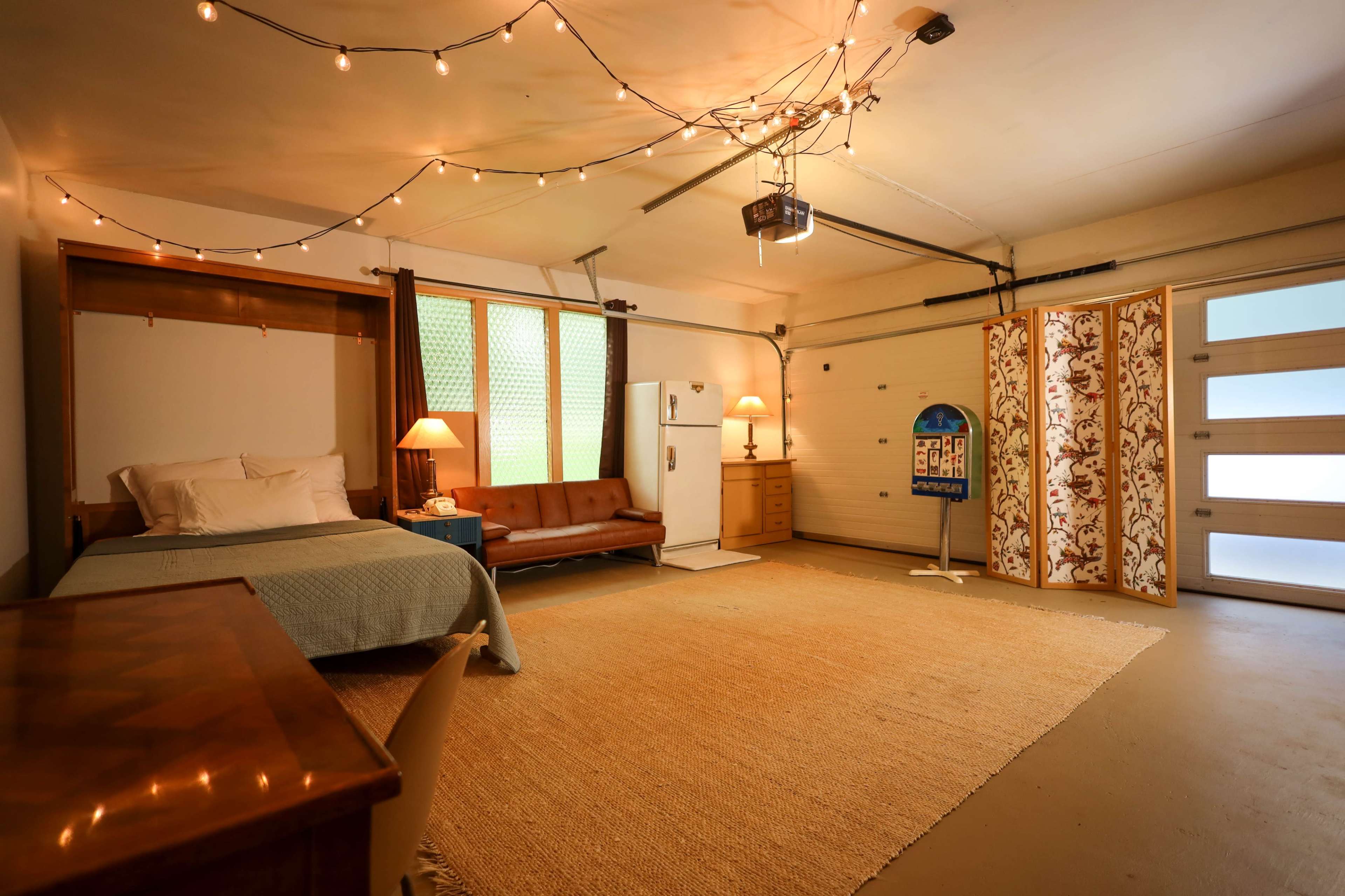 Moroccan Tea Lounge + Retro Mid-Century Studio Apartment with Pool Access Image in , Stone Mountain, GA