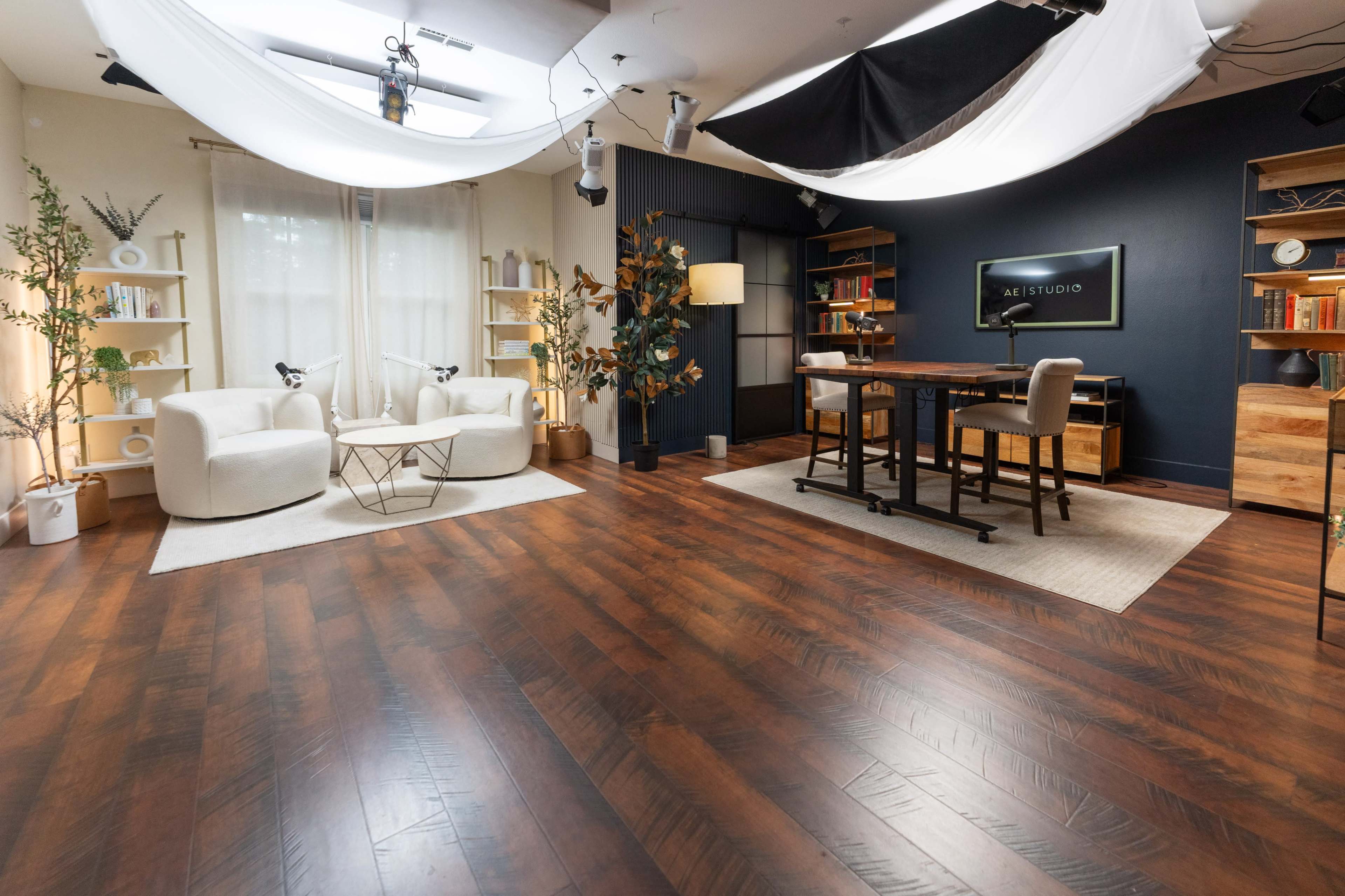 Content Creation Studio - Downtown - Podcast/Video/Photo - Various Lighting Options INCLUDED Image in Treemont, Austin, TX