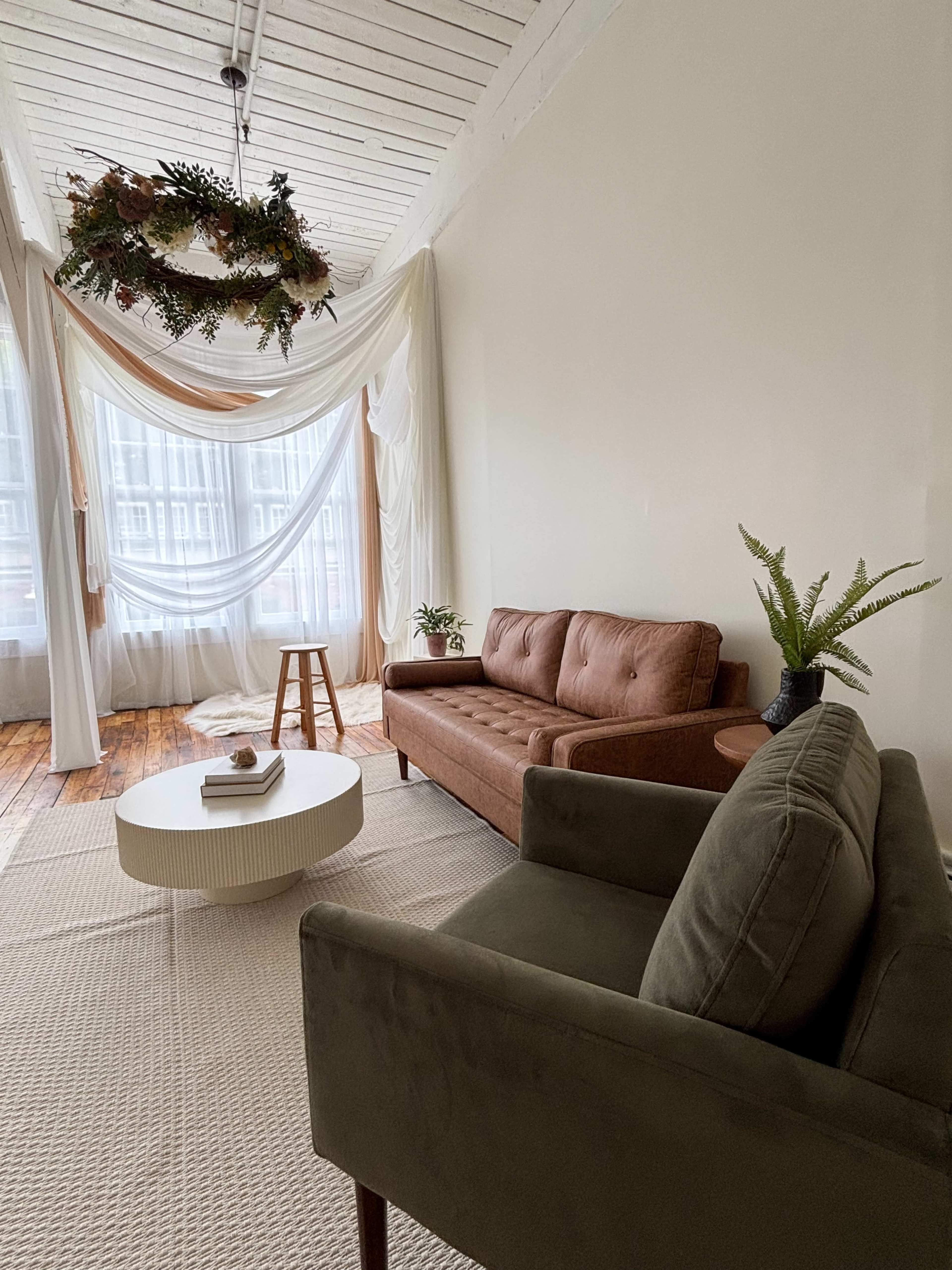 Mill building photo studio, lots of natural light. Image in Manchester, Manchester, CT