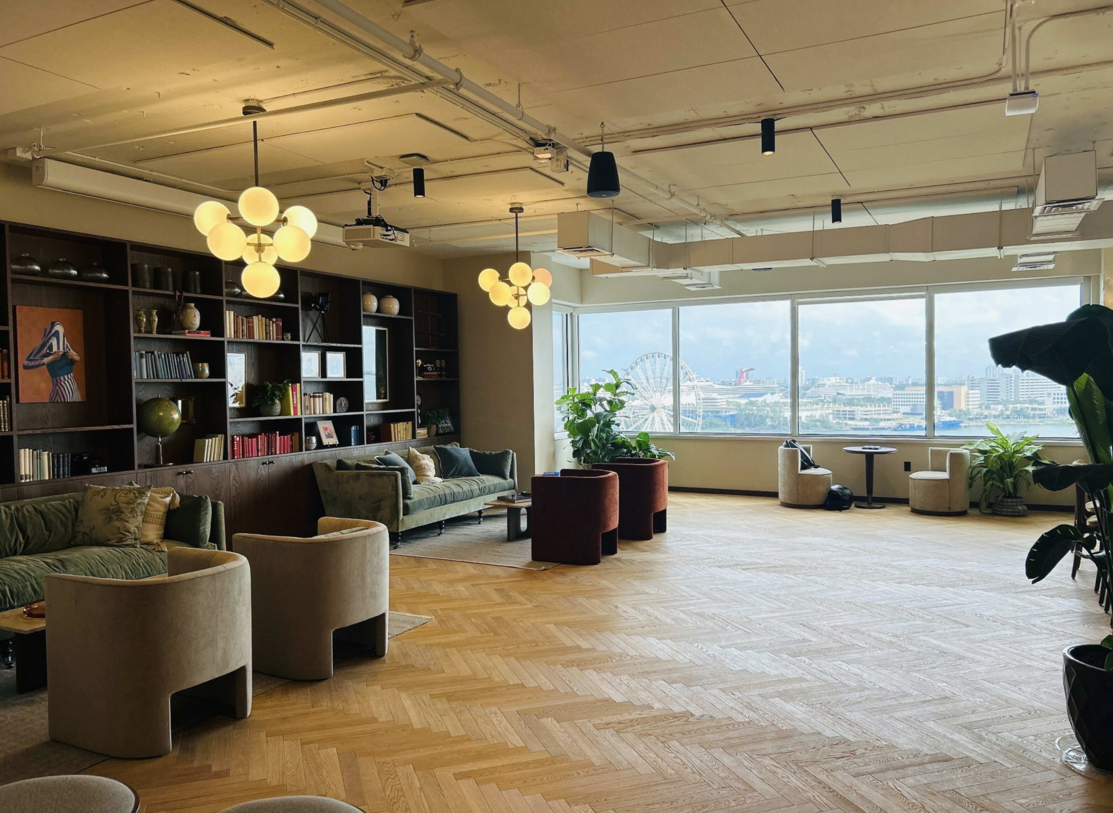 Meeting Room Downtown (Up to 16 people) Image in Downtown Miami, Miami, FL