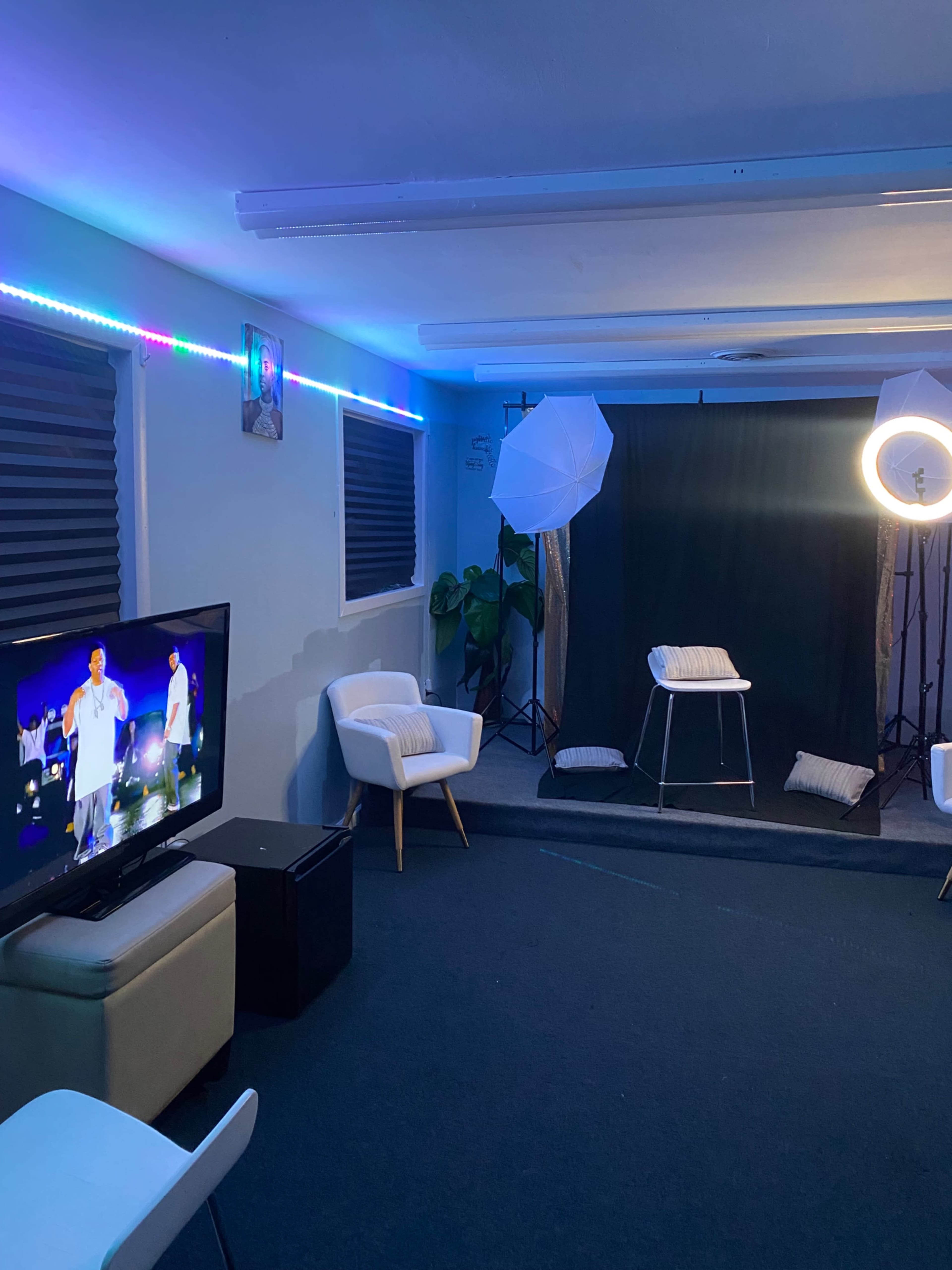 Clean and Contemporary Studio Image in , Beltsville, MD