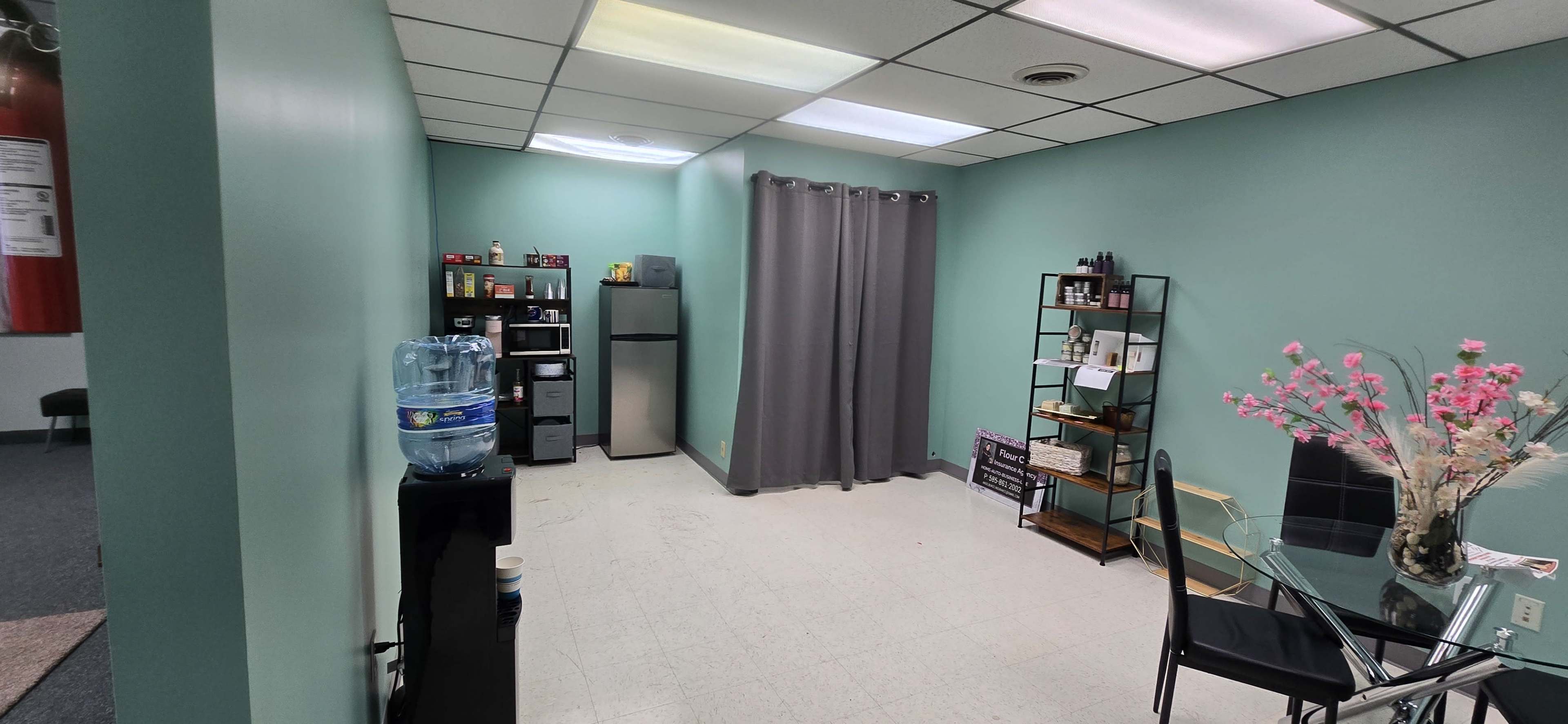 CONVENIENTLY LOCATED CLOSE TO DOWNTOWN ROCHESTER AND MINUTES FROM 390 Image in Chili, ROCHESTER, NY