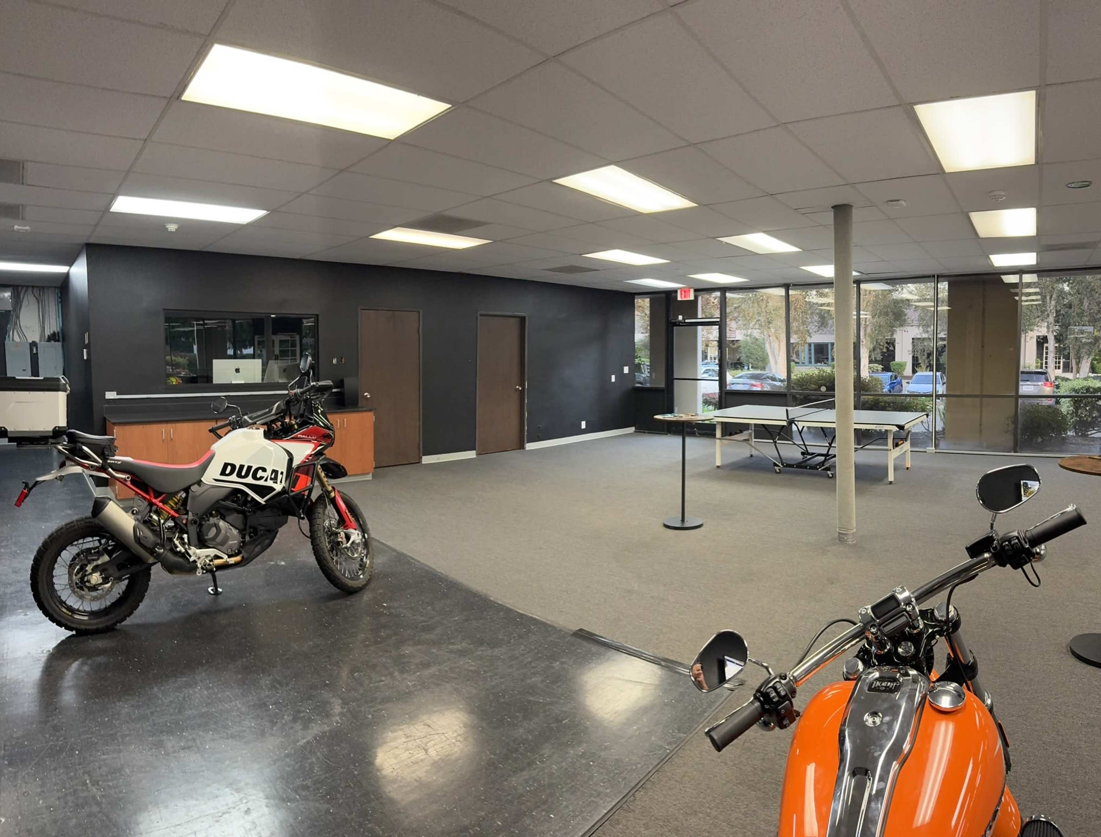 Multi-Purpose Creative Suite on the Tustin/Irvine Border - Private Rooms + Kitchen Image in Santa Ana, Santa Ana, CA