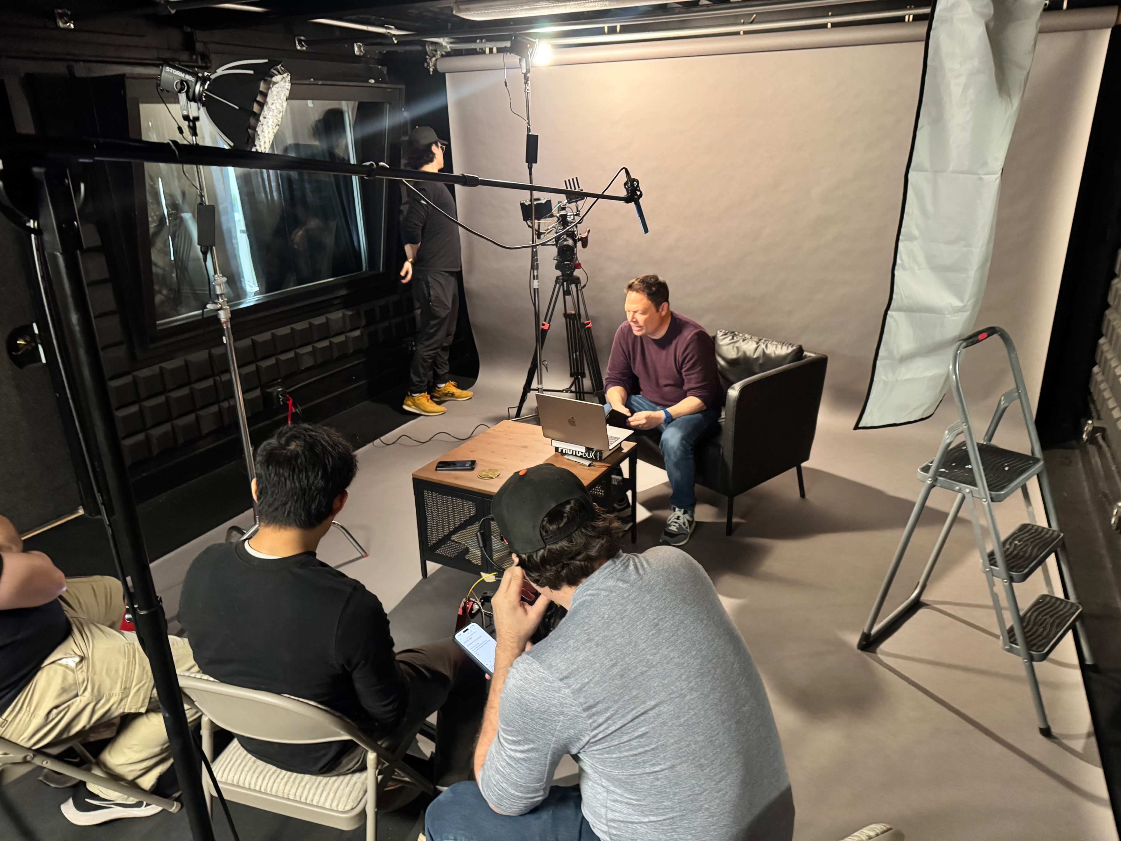 Video/photography studio w/ HMU room attached. Best for 1-2 person interview Image in Northern Waterfront, san fransisco, CA