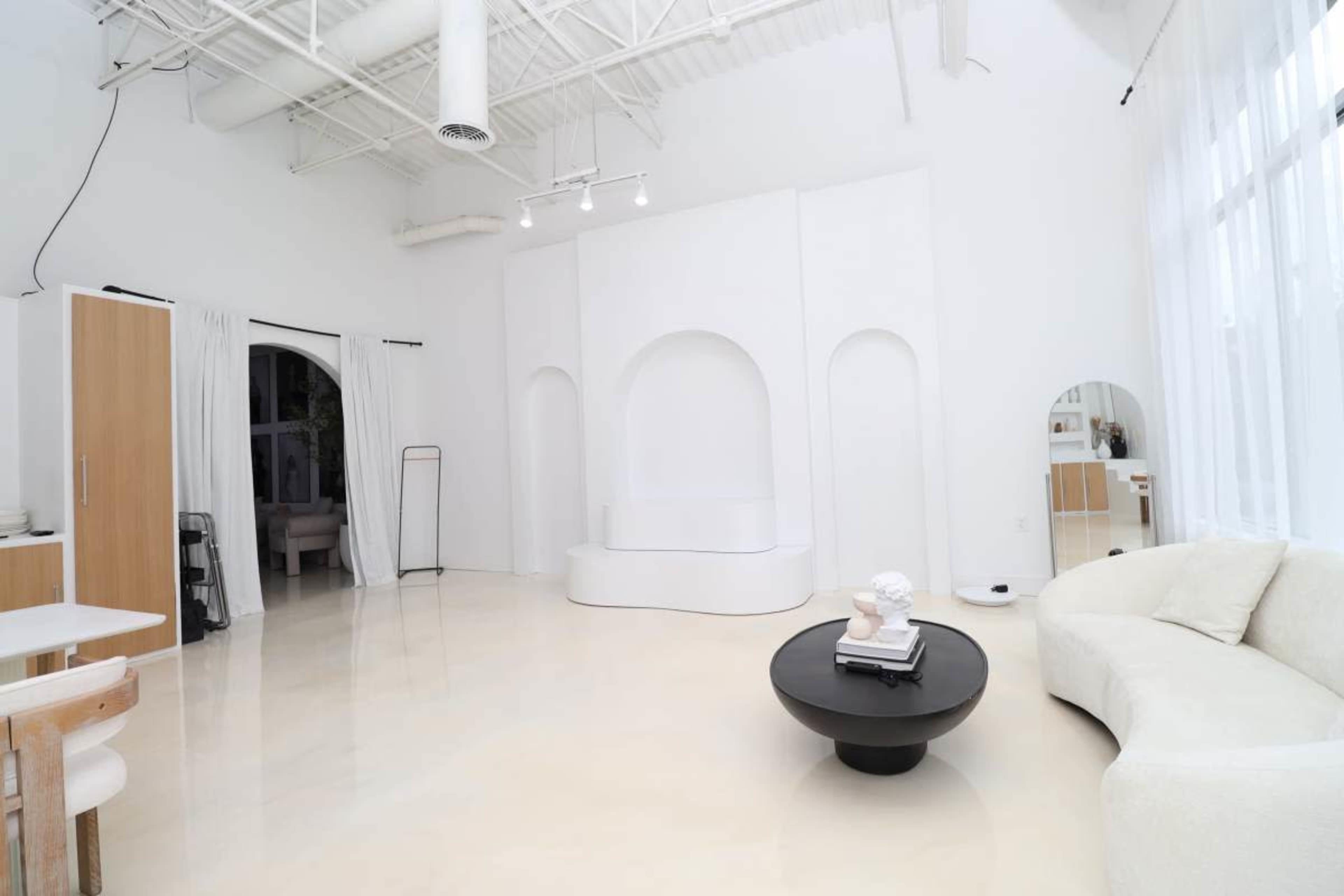 Modern Luxury Natural-Light Photo Studio — Metro Atlanta (Suwanee, Ga) for Photoshoots, Content Creation, Events, Classes Image in Suwanee, Suwanee, GA