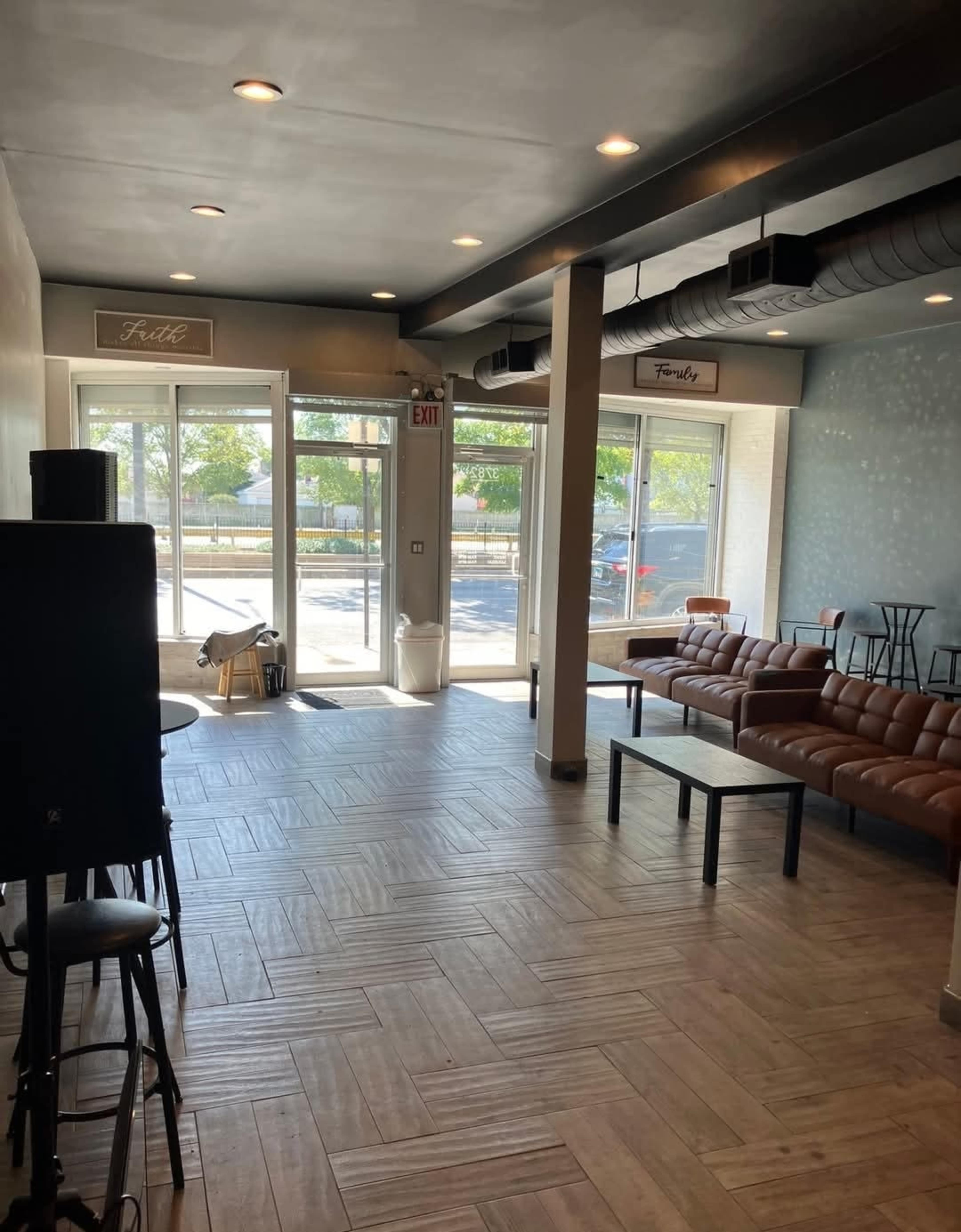 Southwest Chicago Burbank Area Pre-Styled Private Event Venue Image in South Side, CHICAGO, IL