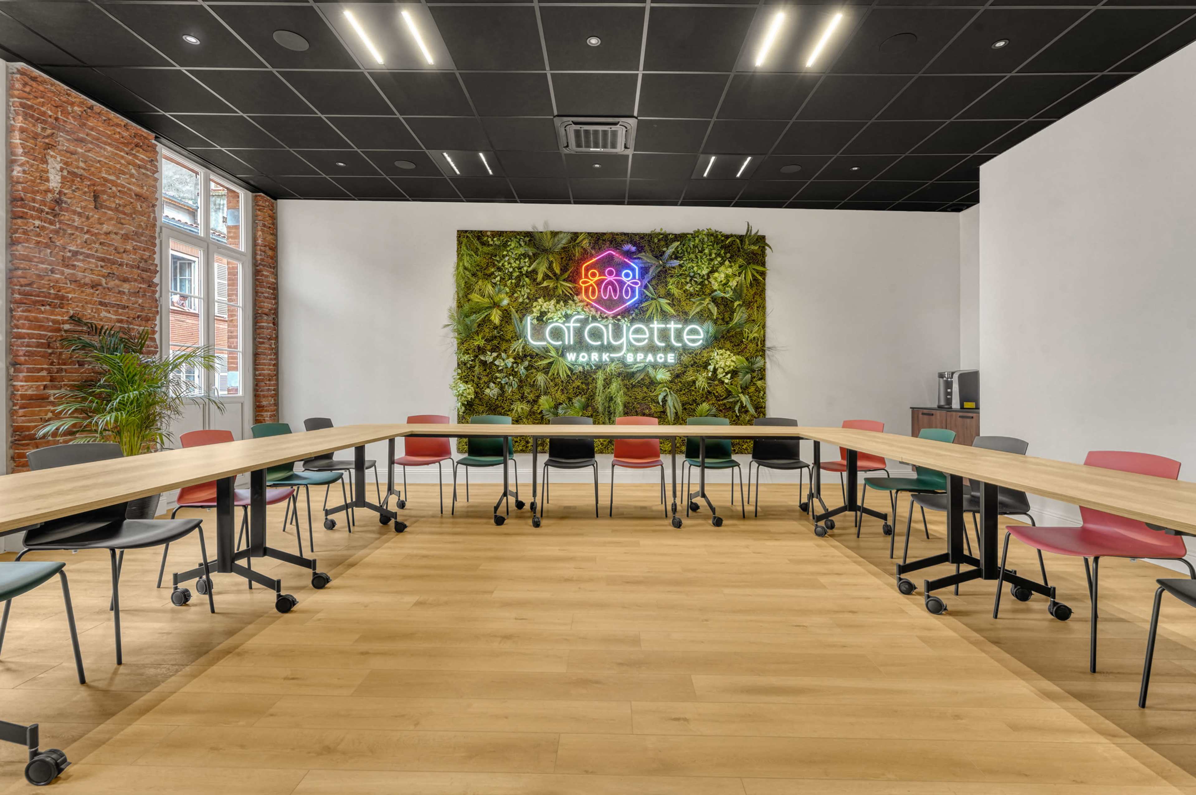 Salle de réunion, en plein coeur de Toulouse, un espace moderne empreint de caractère Image dans Saint-Georges, Toulouse, 