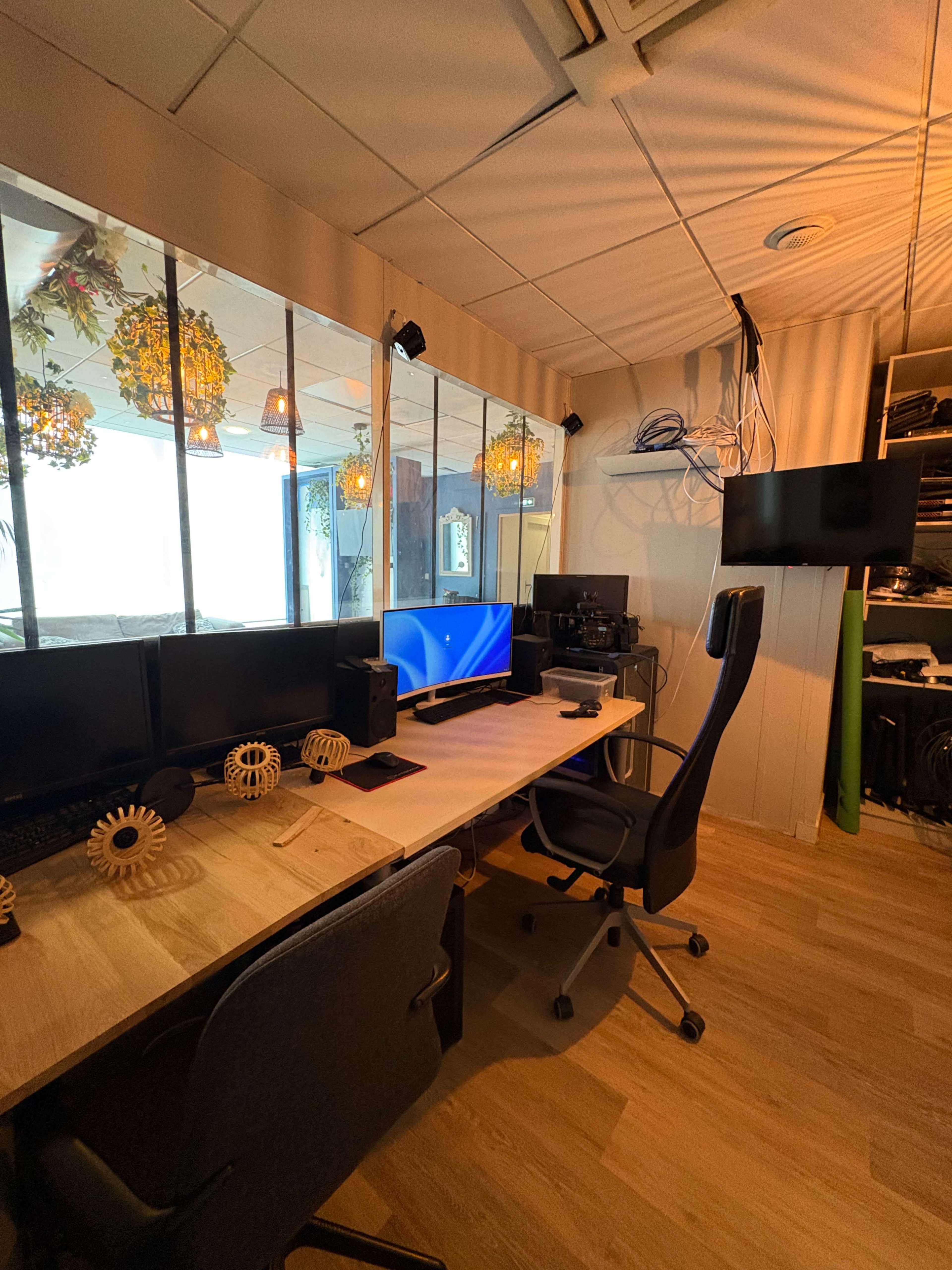 Studio photo, vidéo, plateau XR et diffusion en direct Image in , Clichy, 