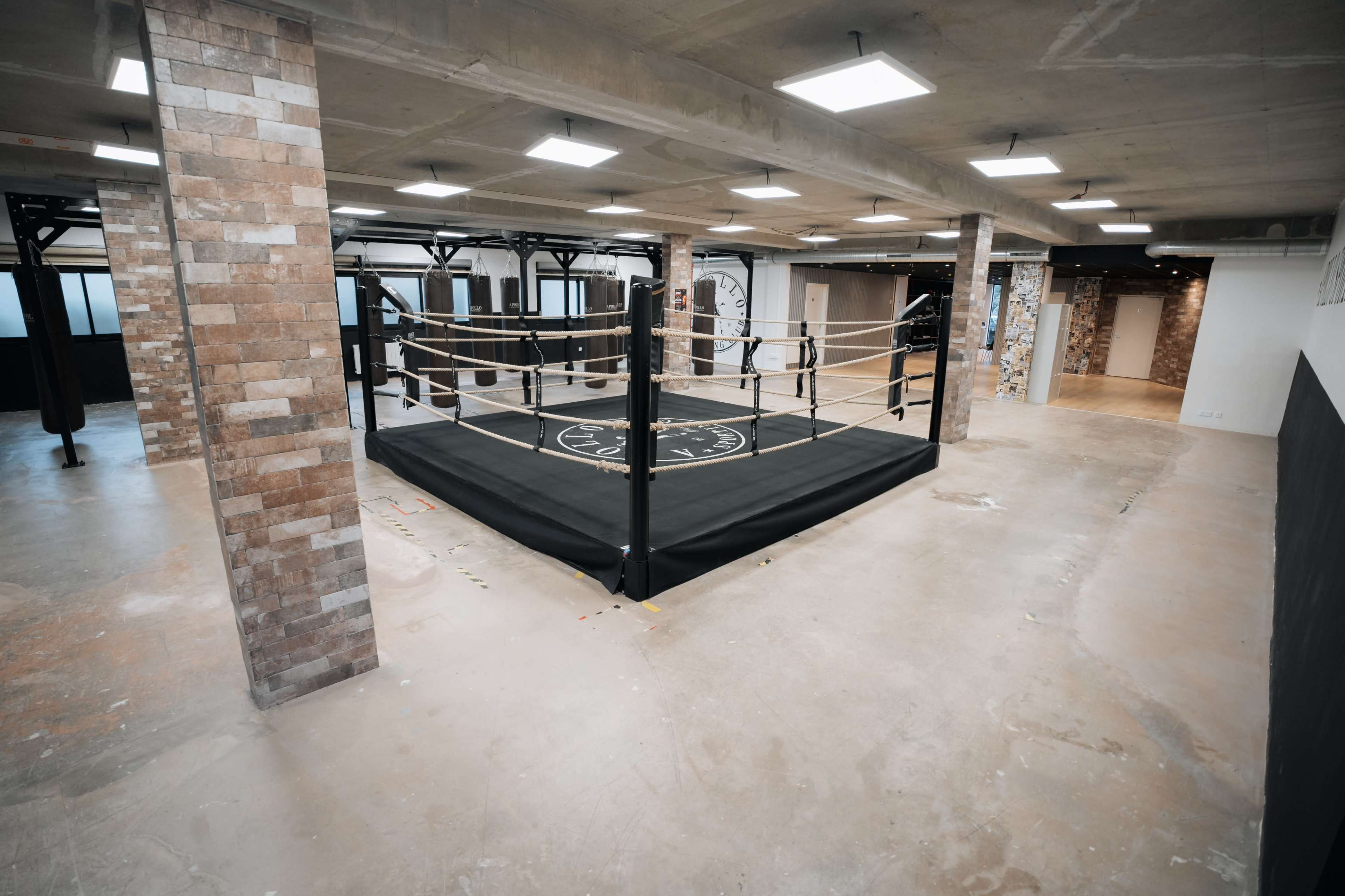 Salle de boxe style briques béton industriel - Courbevoie Image in Bécon-les-Bruyères, Courbevoie, 
