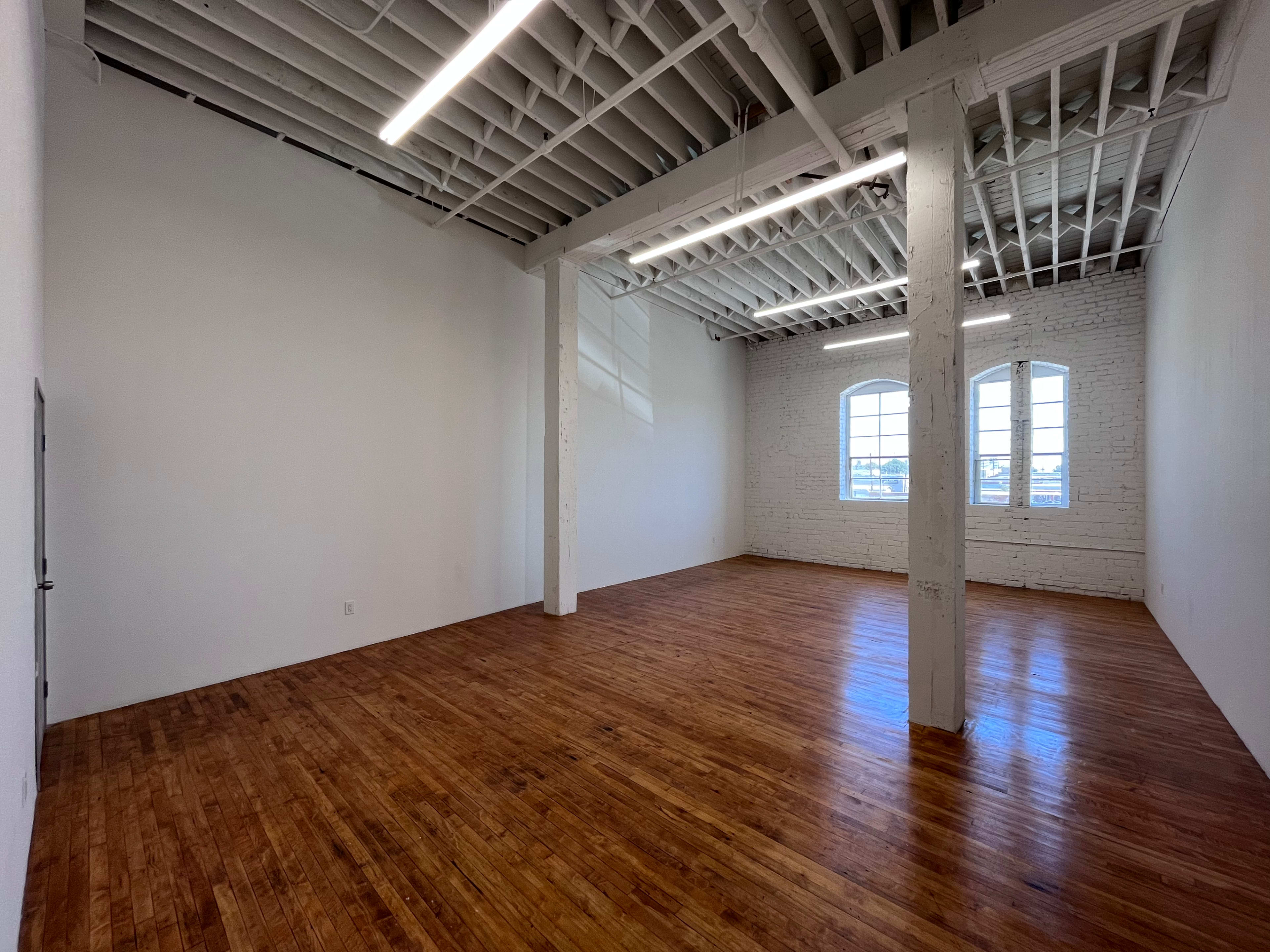 Giant New York Style Artist Loft With Beautiful Light and Air Conditioning Image in Central LA, Los Angeles, CA