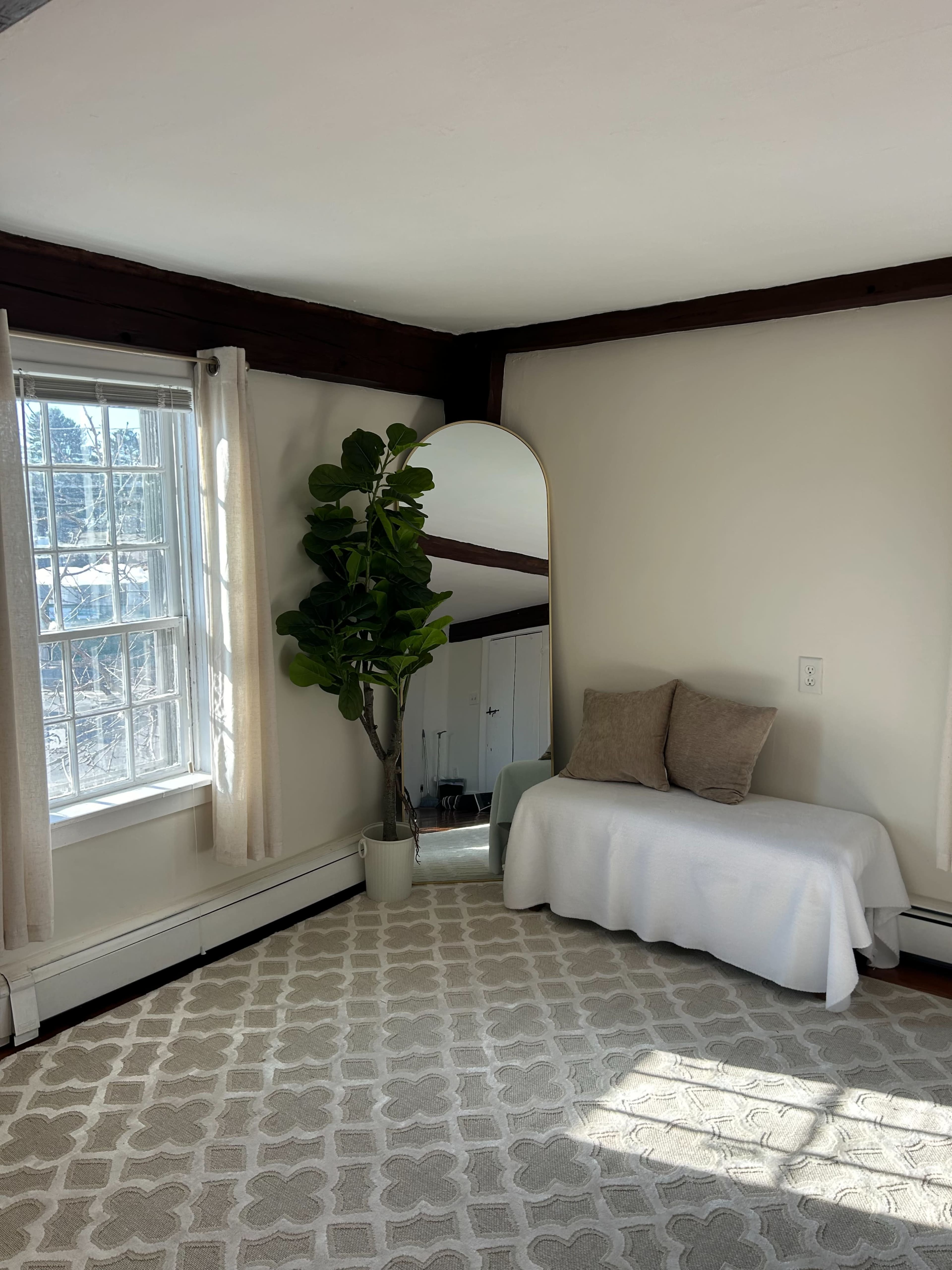 Charming Natural-Light Studio with Rustic Touches and Modern Comforts Image in Middleton, Middleton, MA