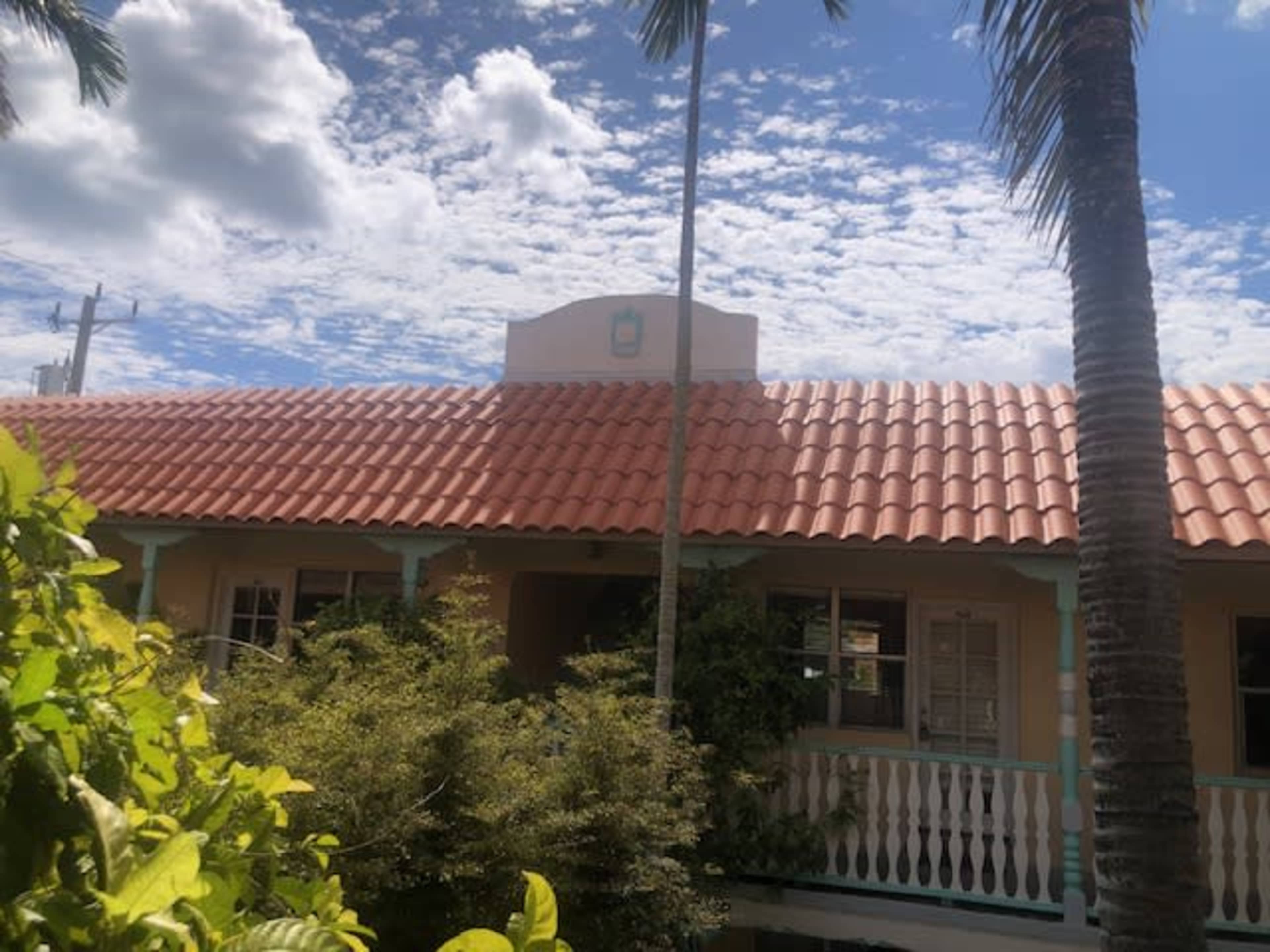 Oasis Courtyard in Art Deco Historic Building - Henry Hohauser Architect Image in Flamingo / Lummus, Miami Beach, FL