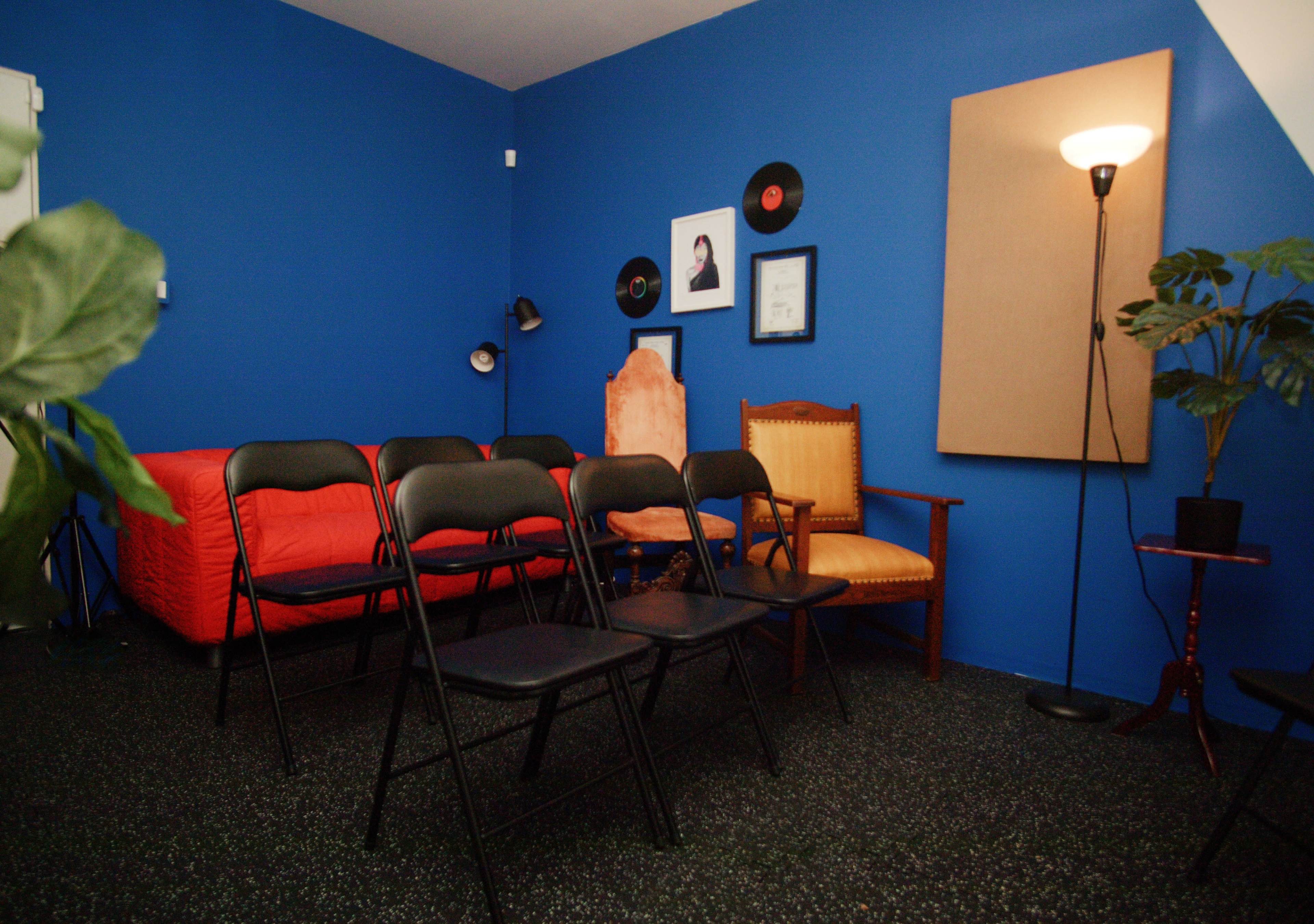 Vibrant Creative Studio for Video, Photo, Podcast, Rehearsals, and more Image in Clairlea-Birchmount, Scarborough, ON