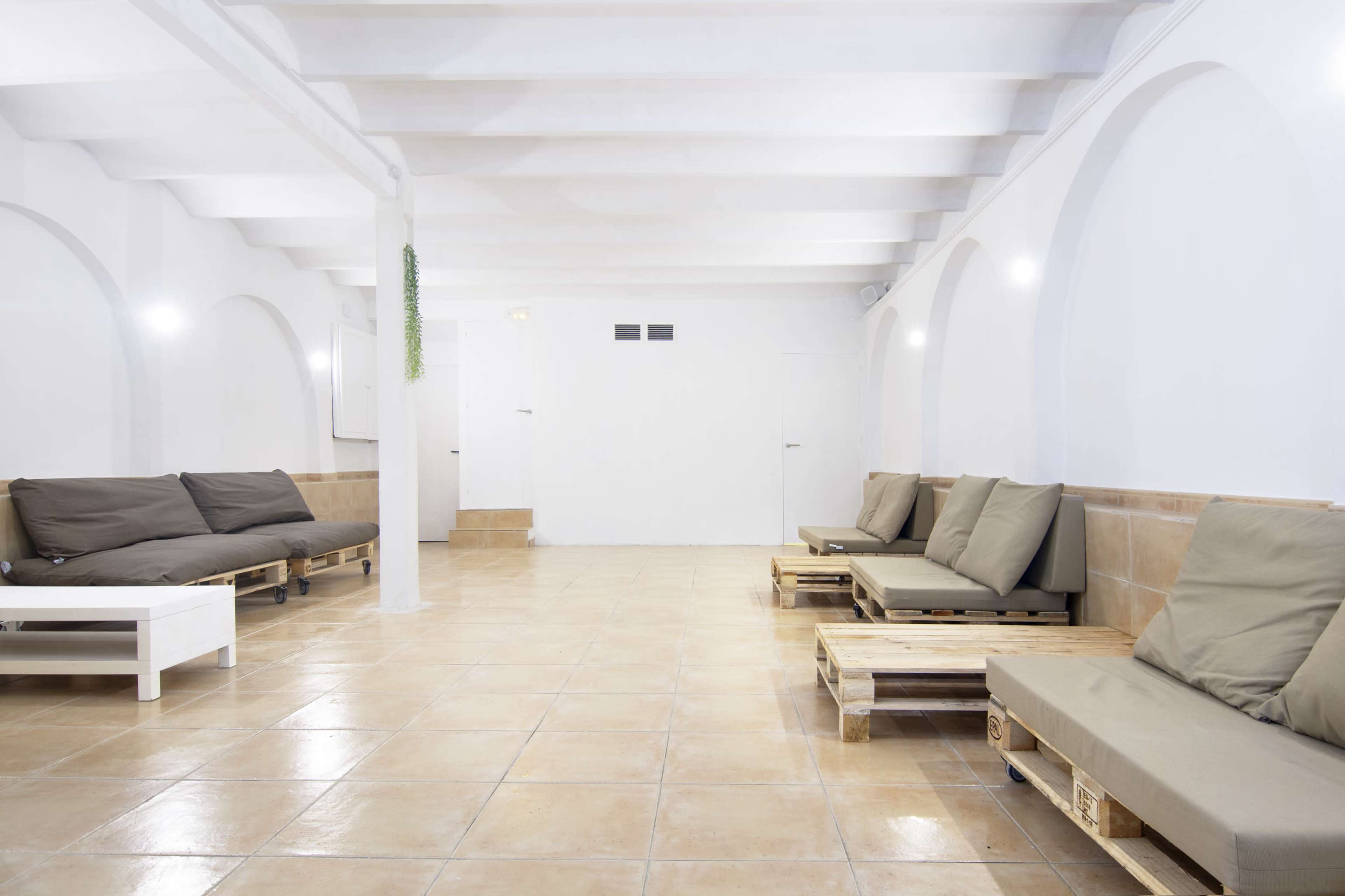 Sala Bar para todo tipo de eventos bien comunicado en hospitalet. Imagen en , hospitalet, B
