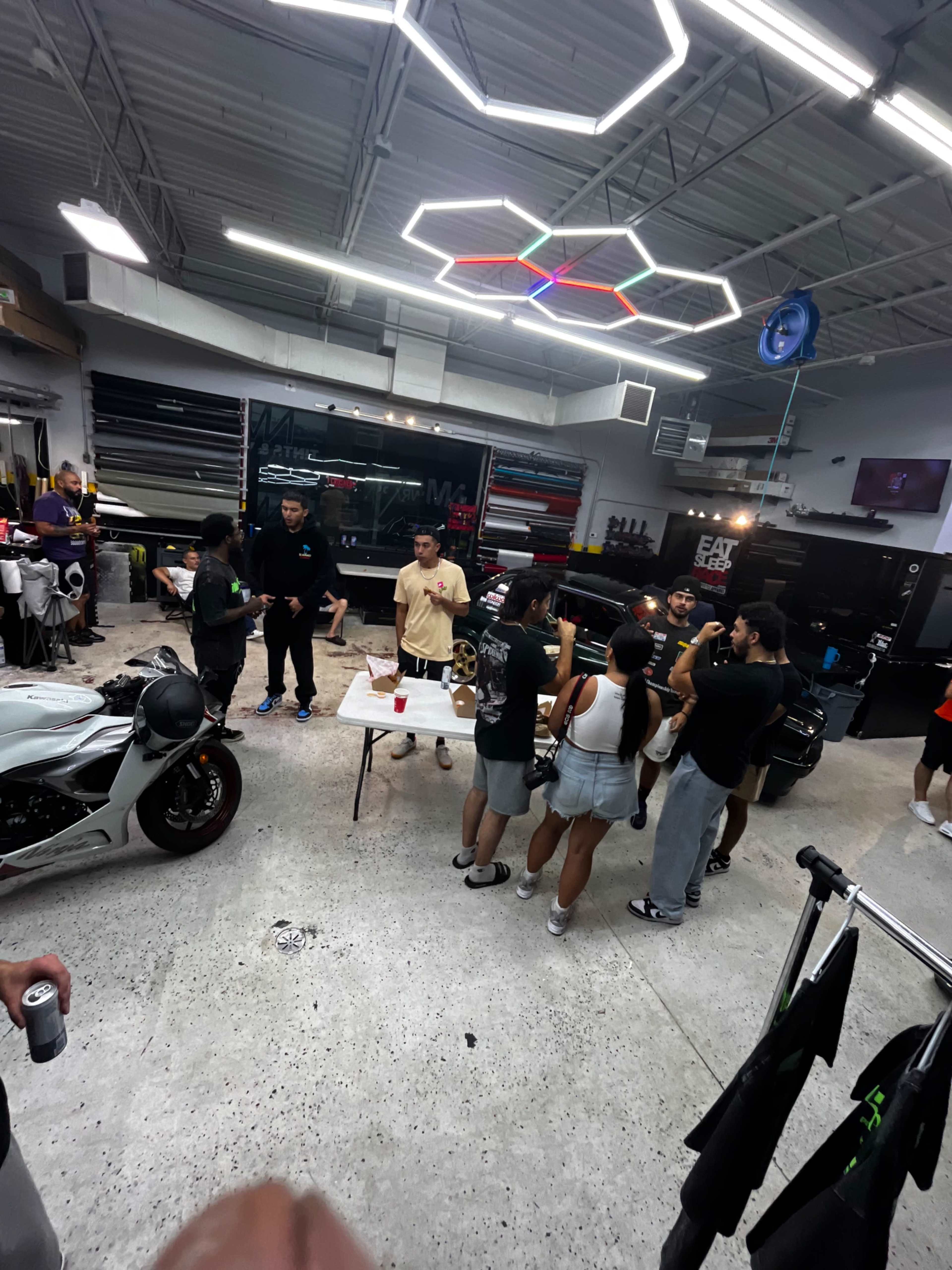 Central New Jersey Automotive Garage with 1500 square feet. Image in South Brunswick Township, Monmouth Junction, NJ