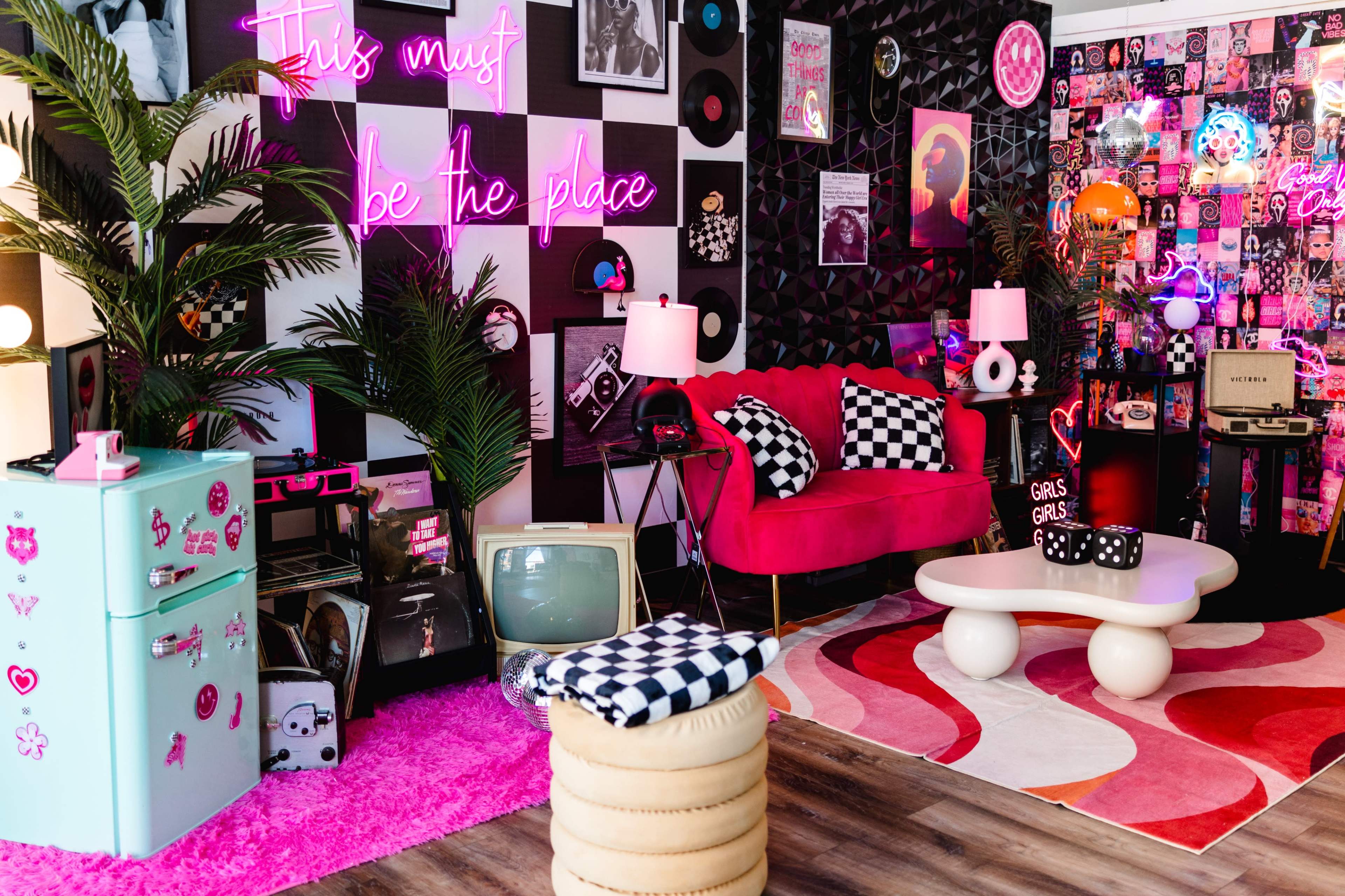 Beautiful Boho/Retro Studio W/ natural light Downtown Image in Grand Traverse District, Flint, MI