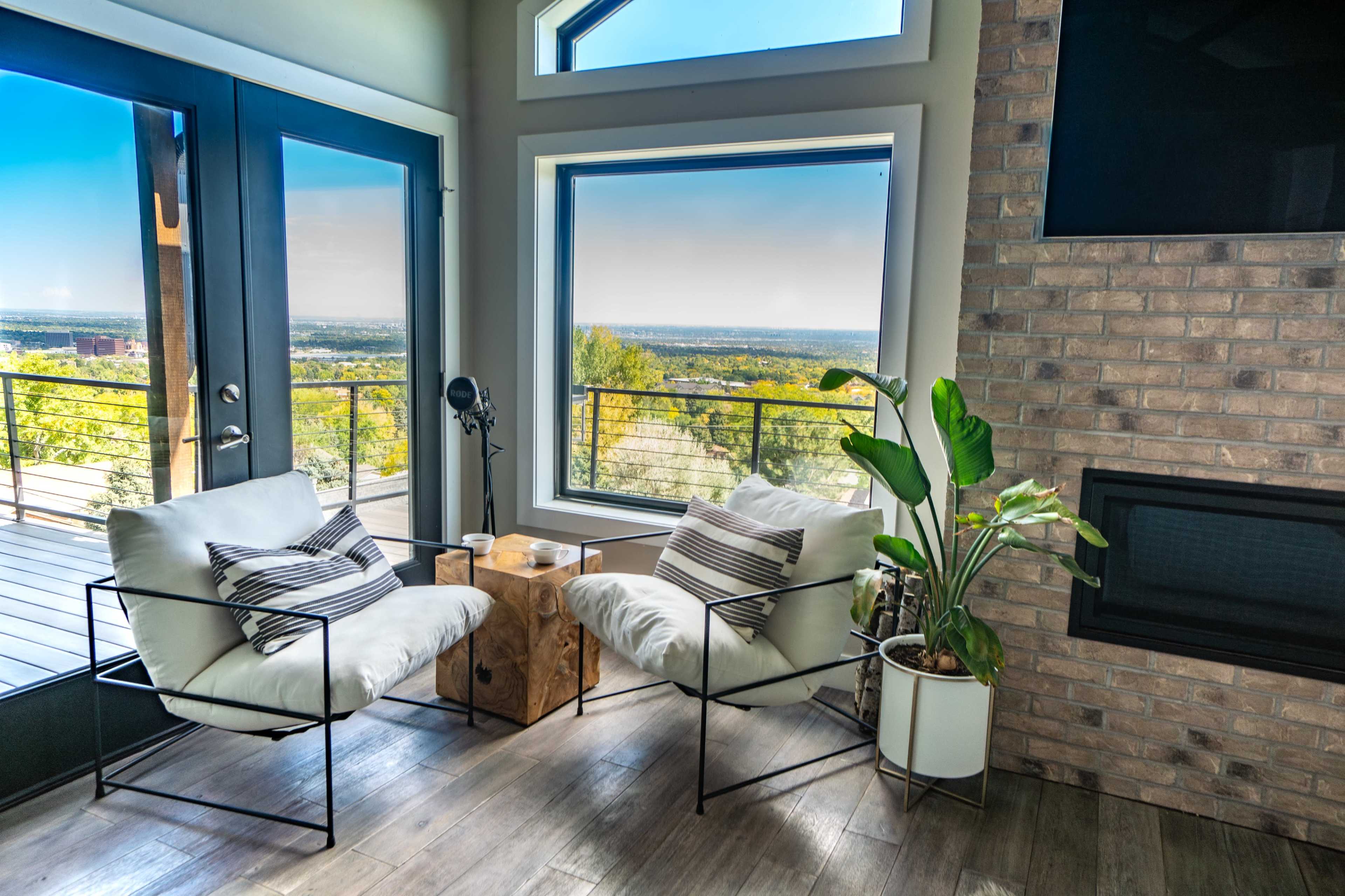 Panoramic Skyline View Multi-Level Estate Image in Green Mountainside, 910 S Coors Dr., CO