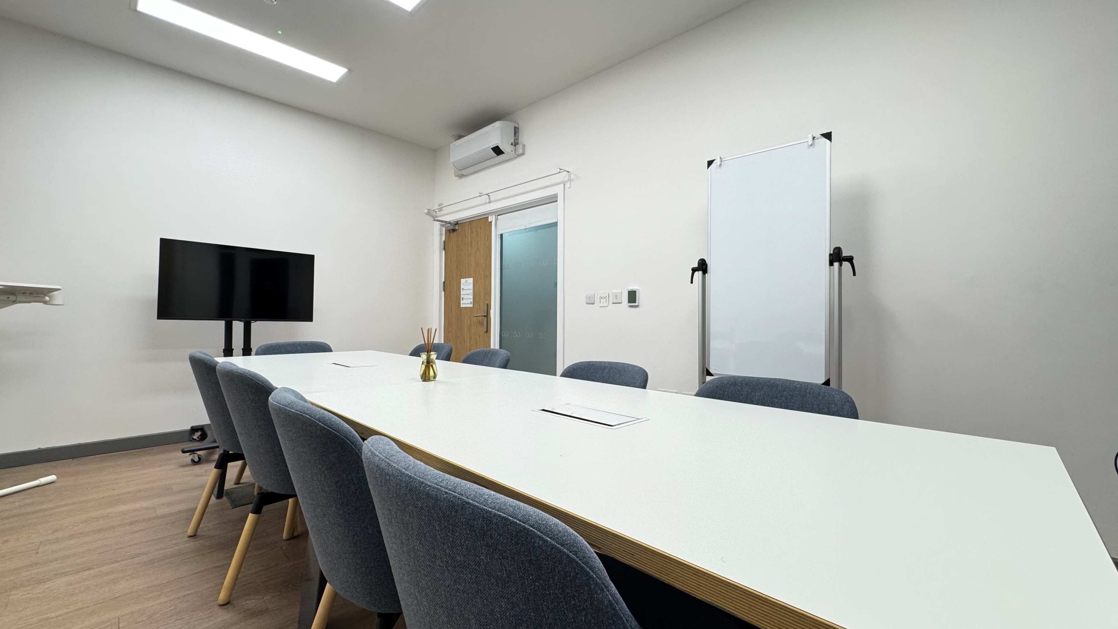 Meeting Room with Private Balcony Image in South Croydon, London, ENG