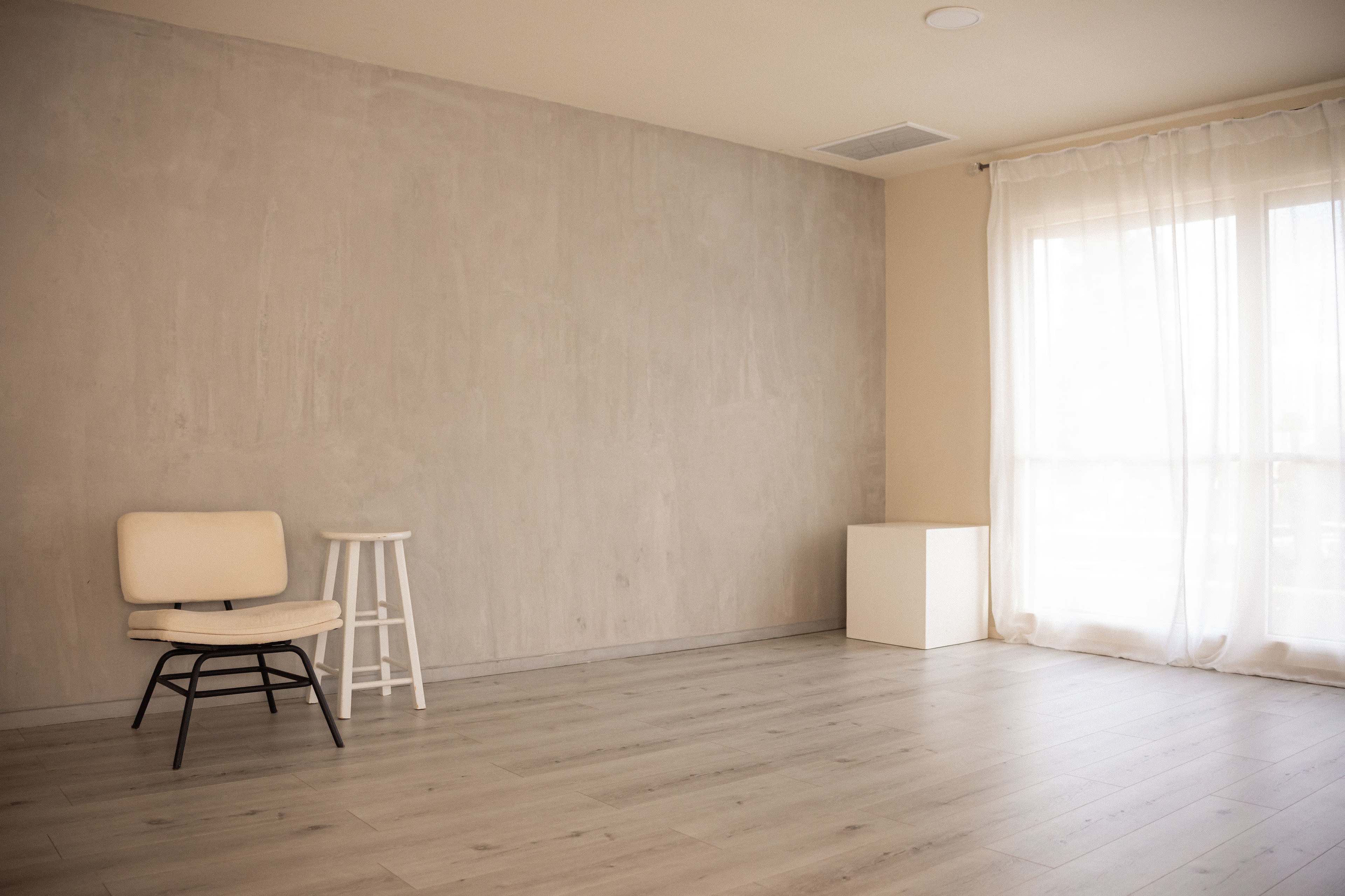 Natural Light Studio With Multiple Backdrops Image in Oak View, Huntington Beach, CA
