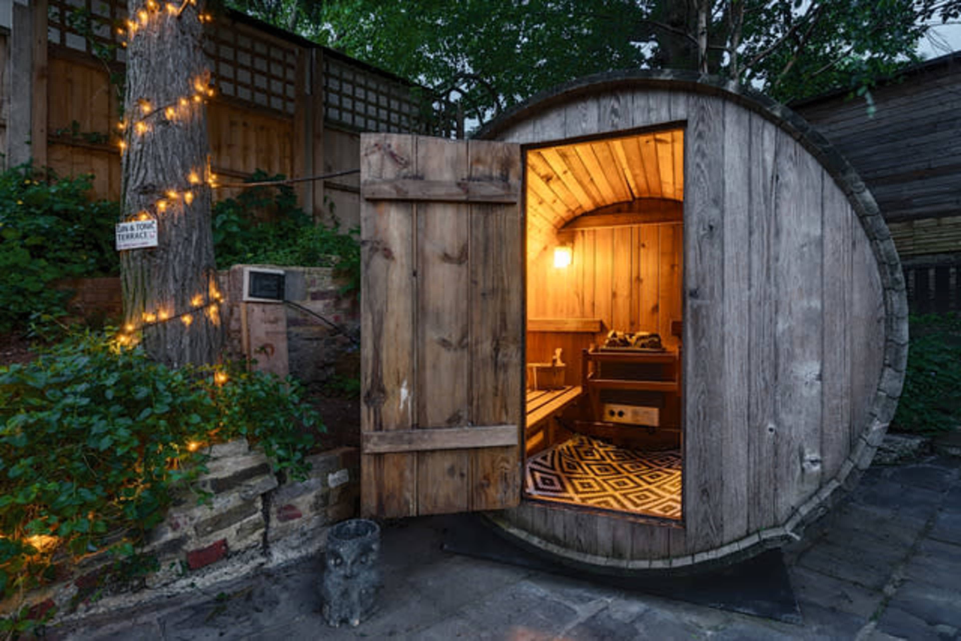 London villa with garden and skyline views, hot tub and sauna Image in Belvedere, London, ENG