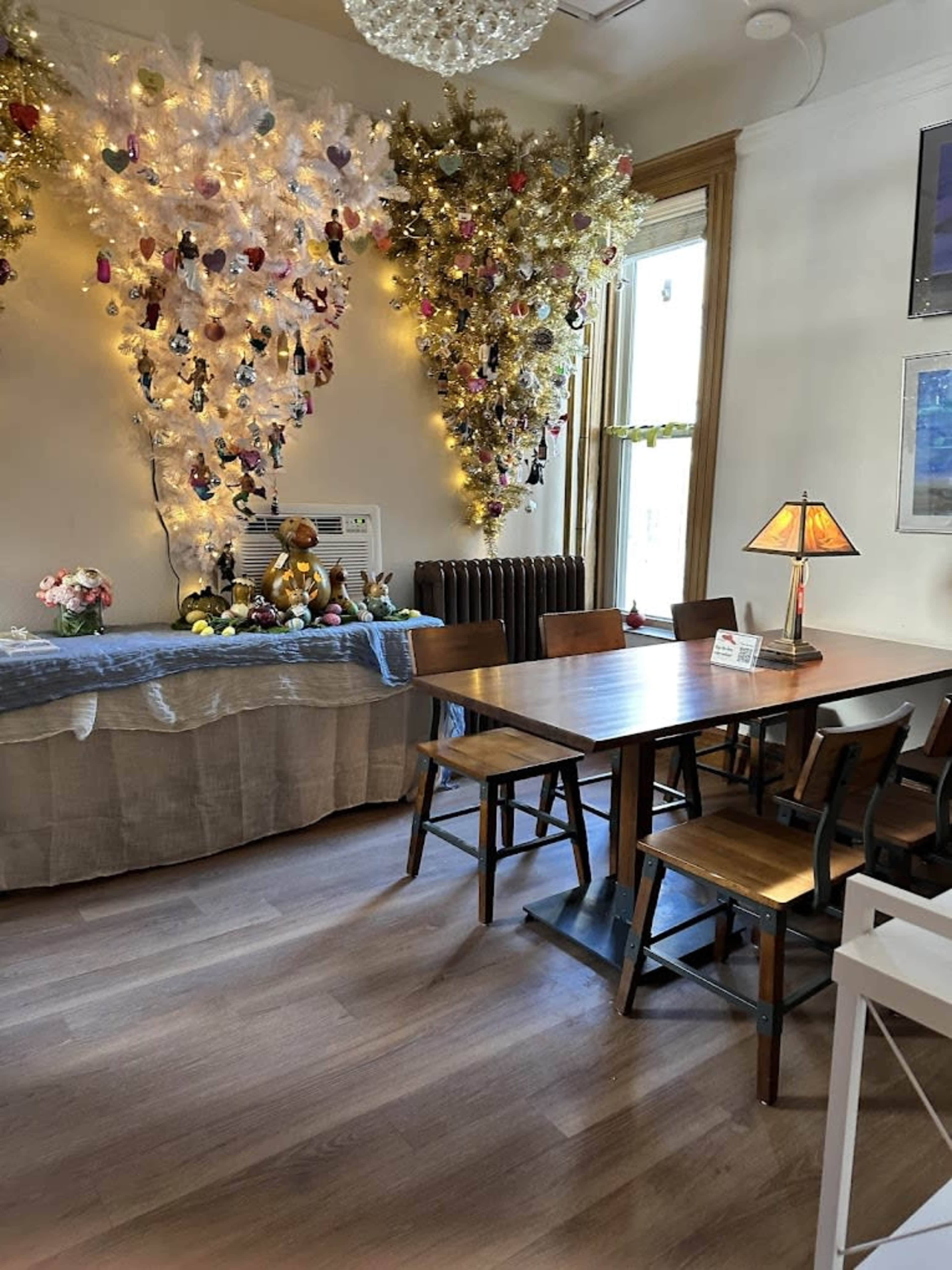 Downtown Cafe, Coffee Shop, Giftshop, and Gallery in Historic Victorian Mansion Image in Central, Denver, CO