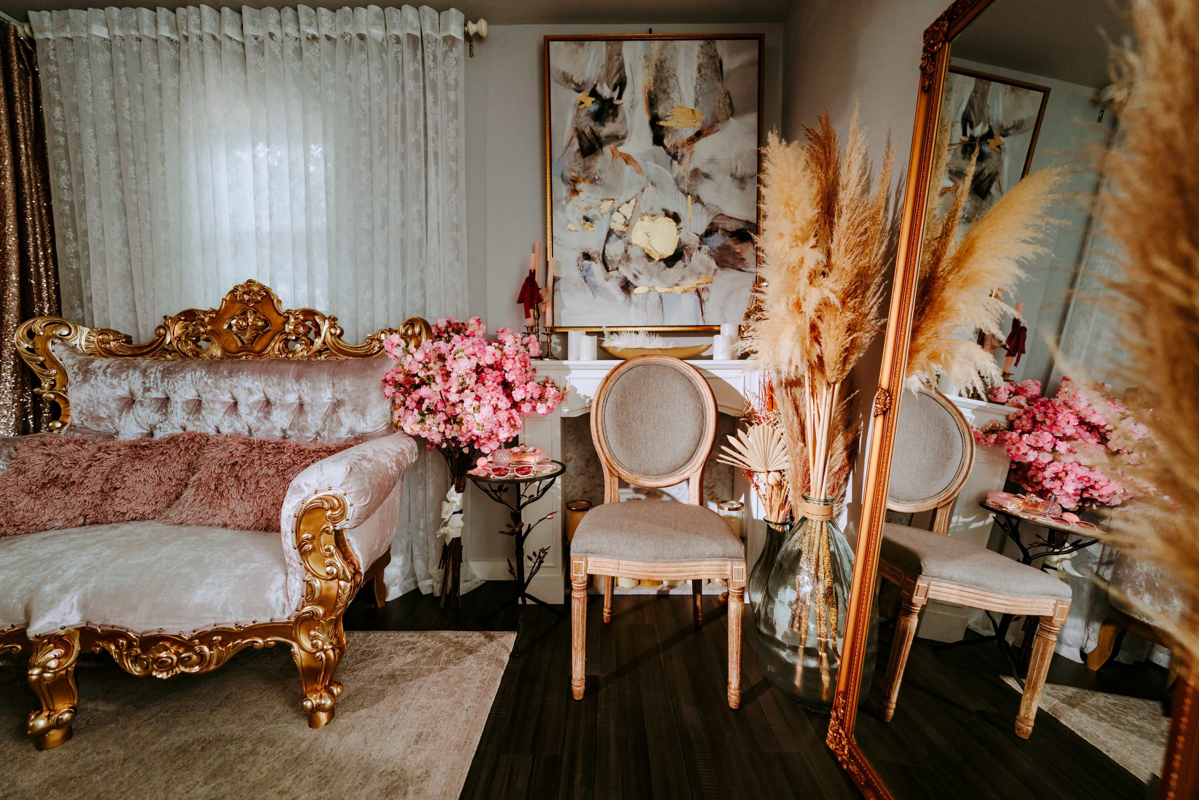 Royal Love Seat + Reading Nook + Free Lights Image in Deerfield Village, Houston, TX