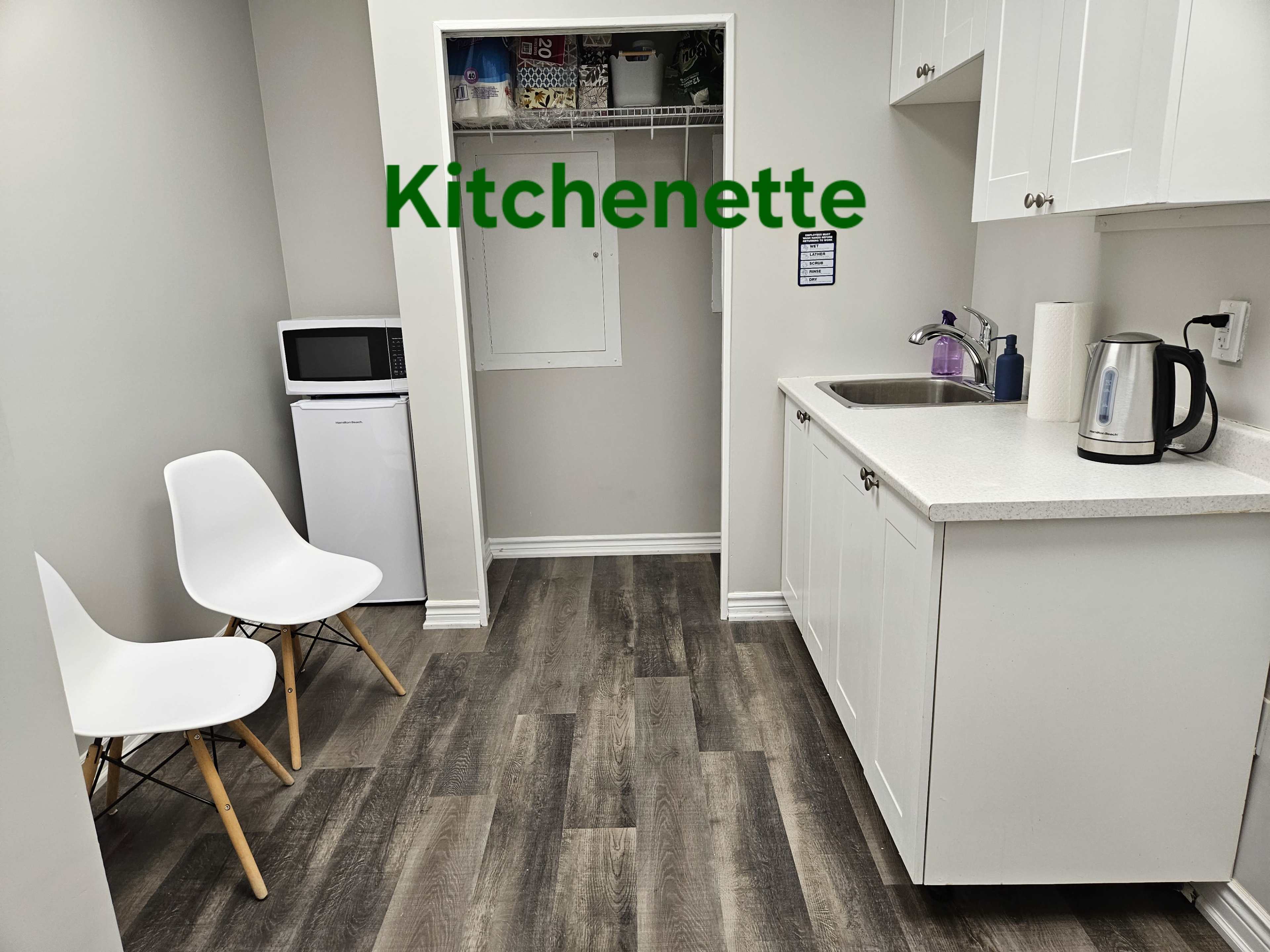 Therapy Office with full desk set up Image in Mississauga, Mississauga, ON