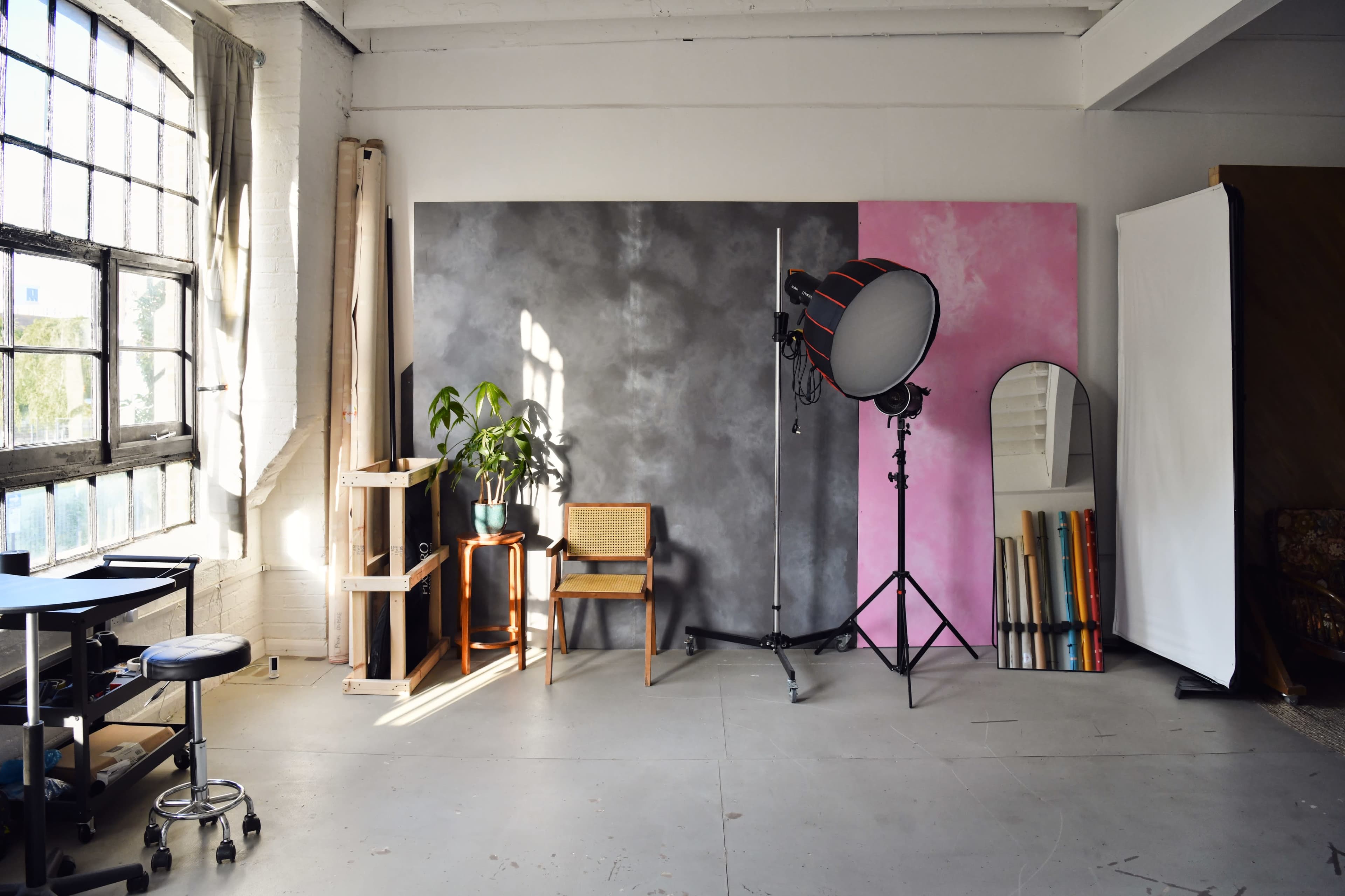 Multi set Daylight/Blackout Photography/Video Studio in London Image in Hackney, London, ENG