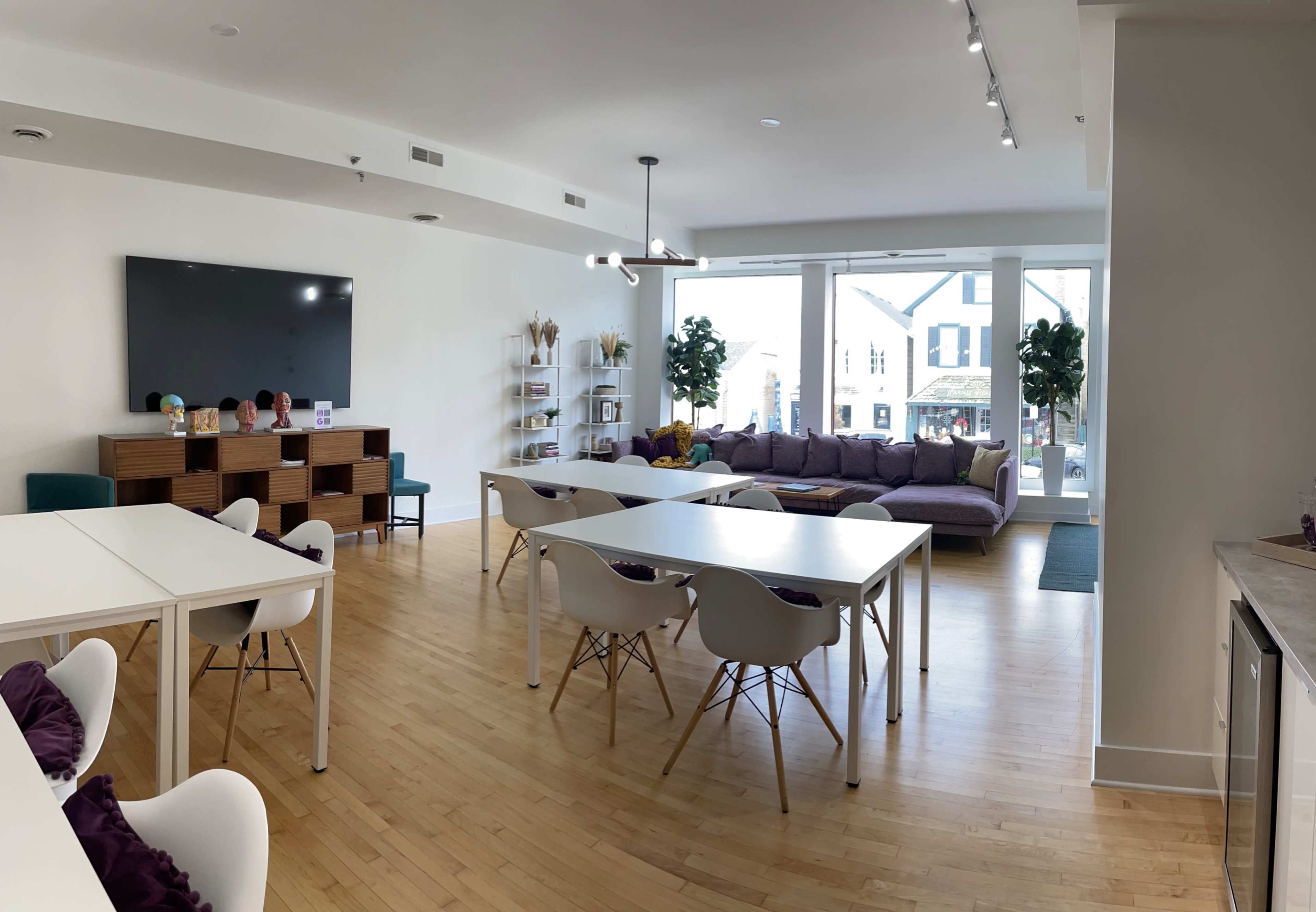 Hinsdale Meeting Space, Work space or Photography Studio Image in Downers Grove Township, Hinsdale, IL