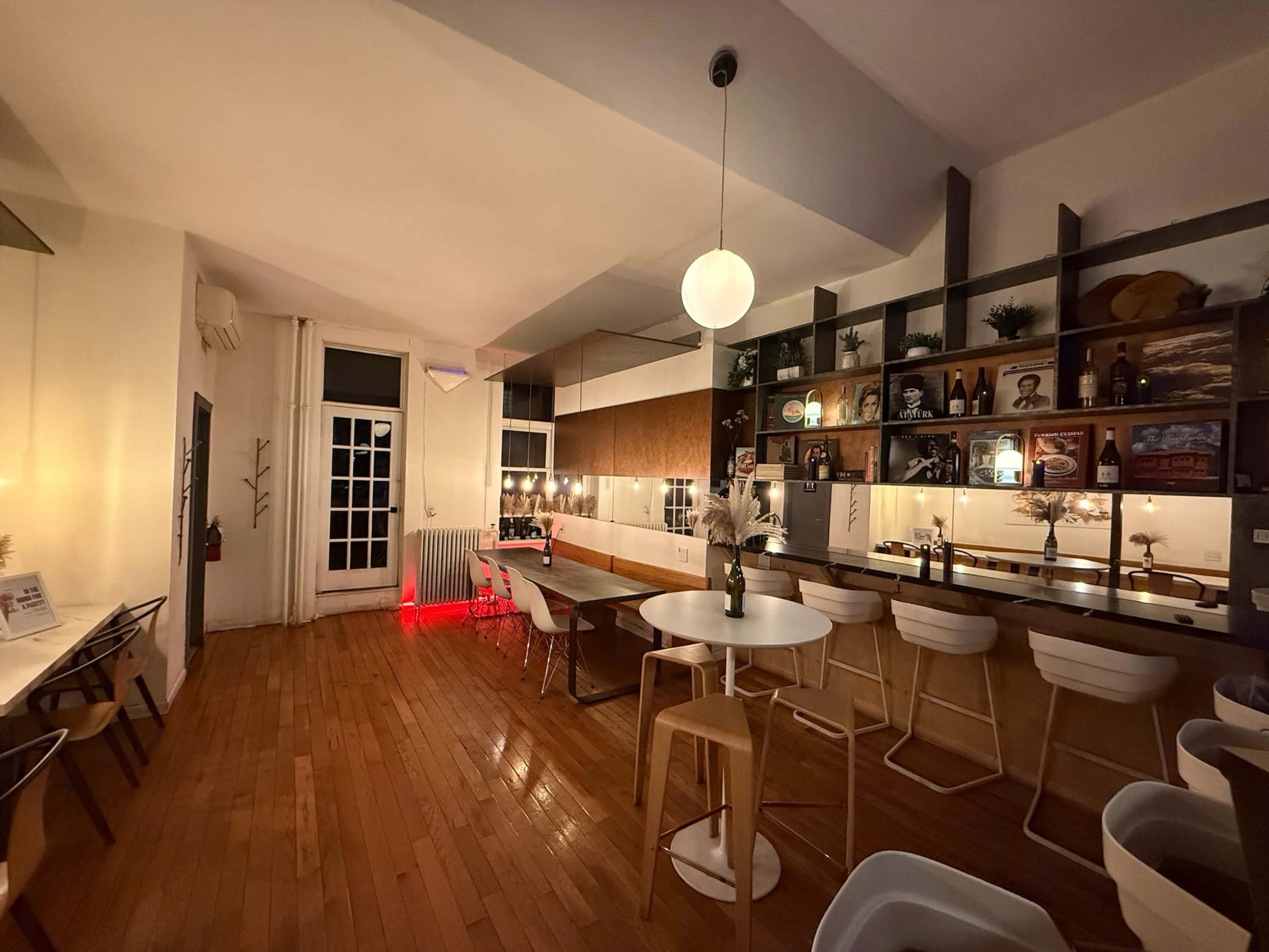 Chic Café & Wine Bar in Williamsburg with 5 Digital Screens Image in Williamsburg, Brooklyn, NY