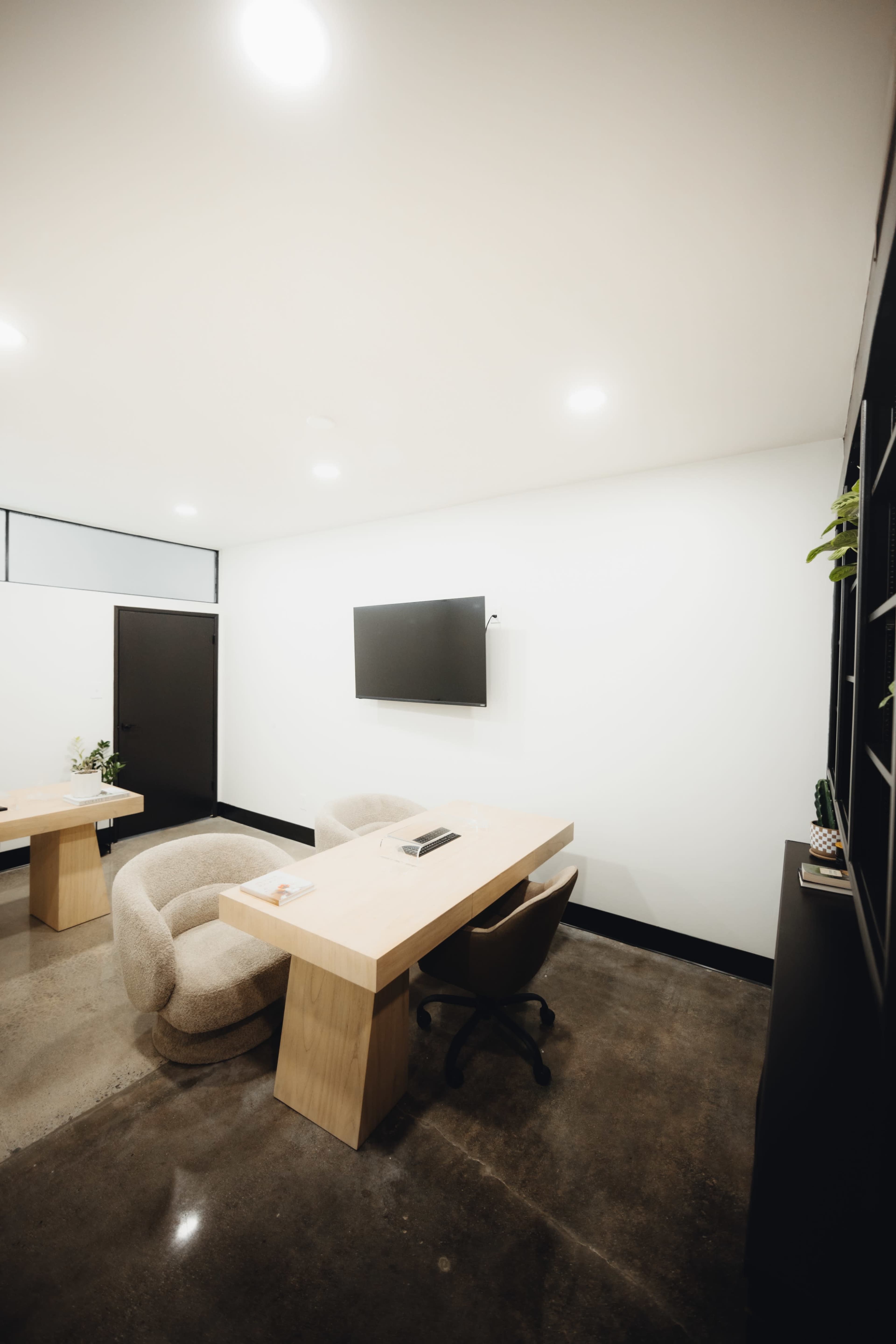 Modern Minimalist Dual Office Image in Whittier, Whittier, CA