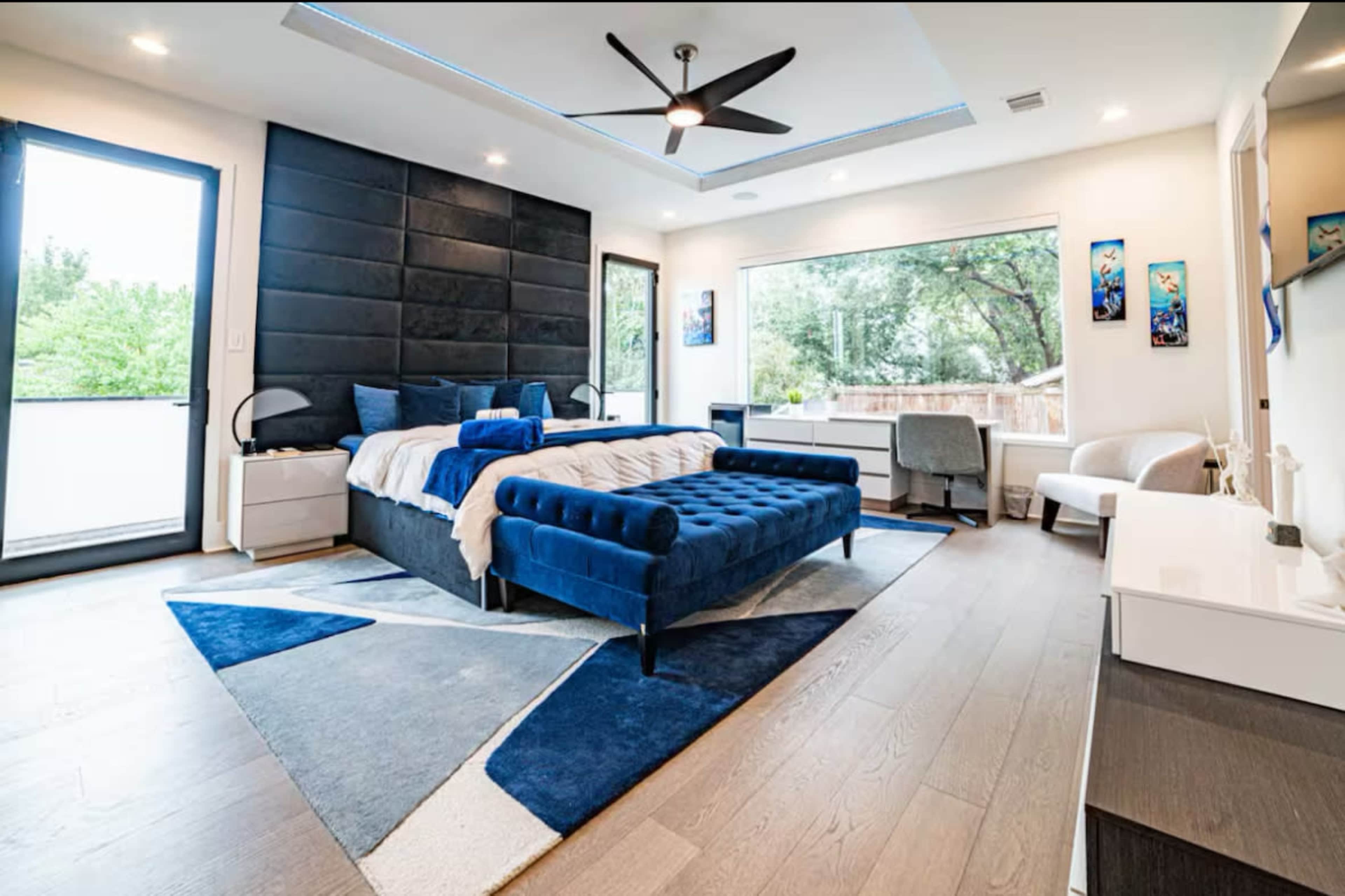 Luxury Pool Villa on Montrose Image in Hyde Park, Houston, TX
