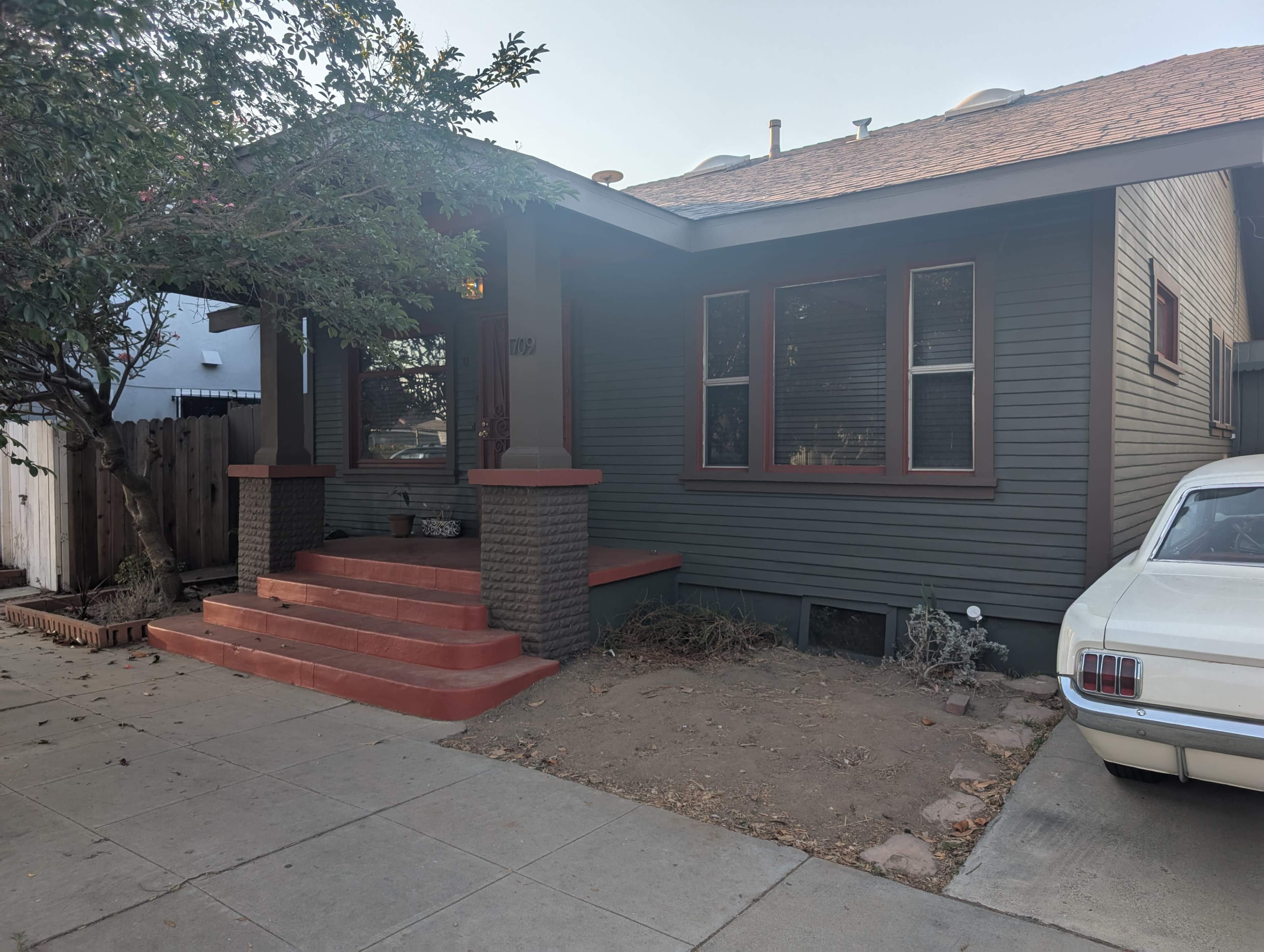1920 Craftsman Bungalow Image in Alamitos Beach, LONG BEACH, CA