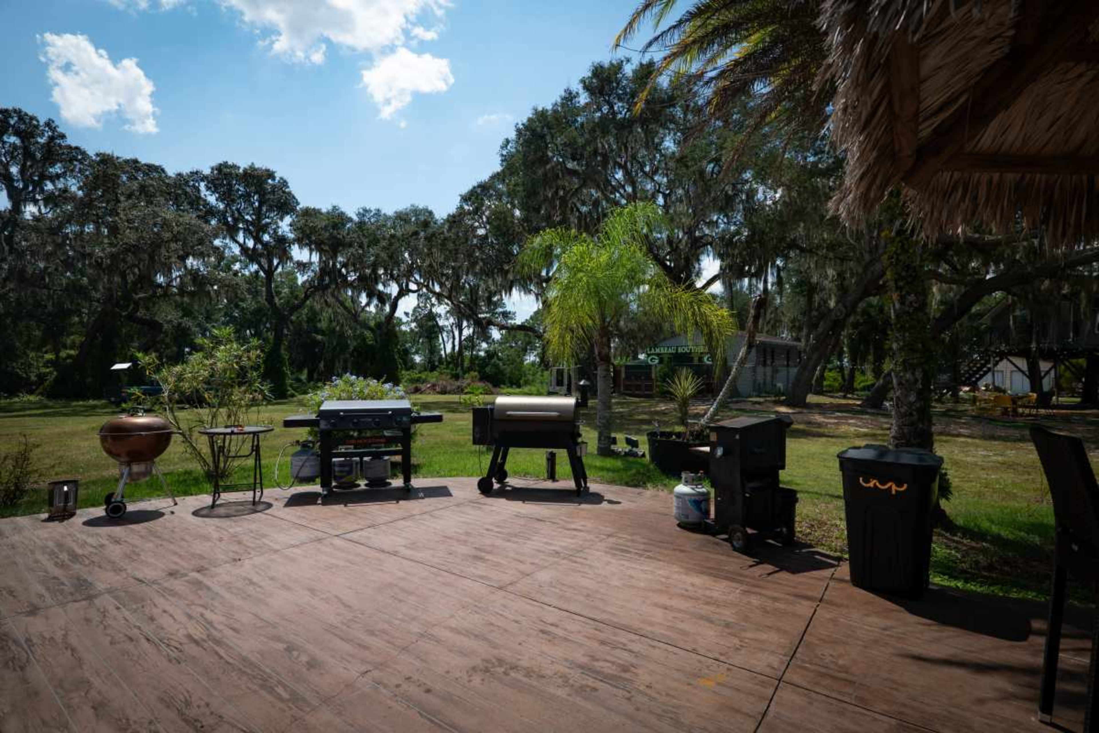 Suburban House with multiple studios and pool. Image in , Leesburg, FL