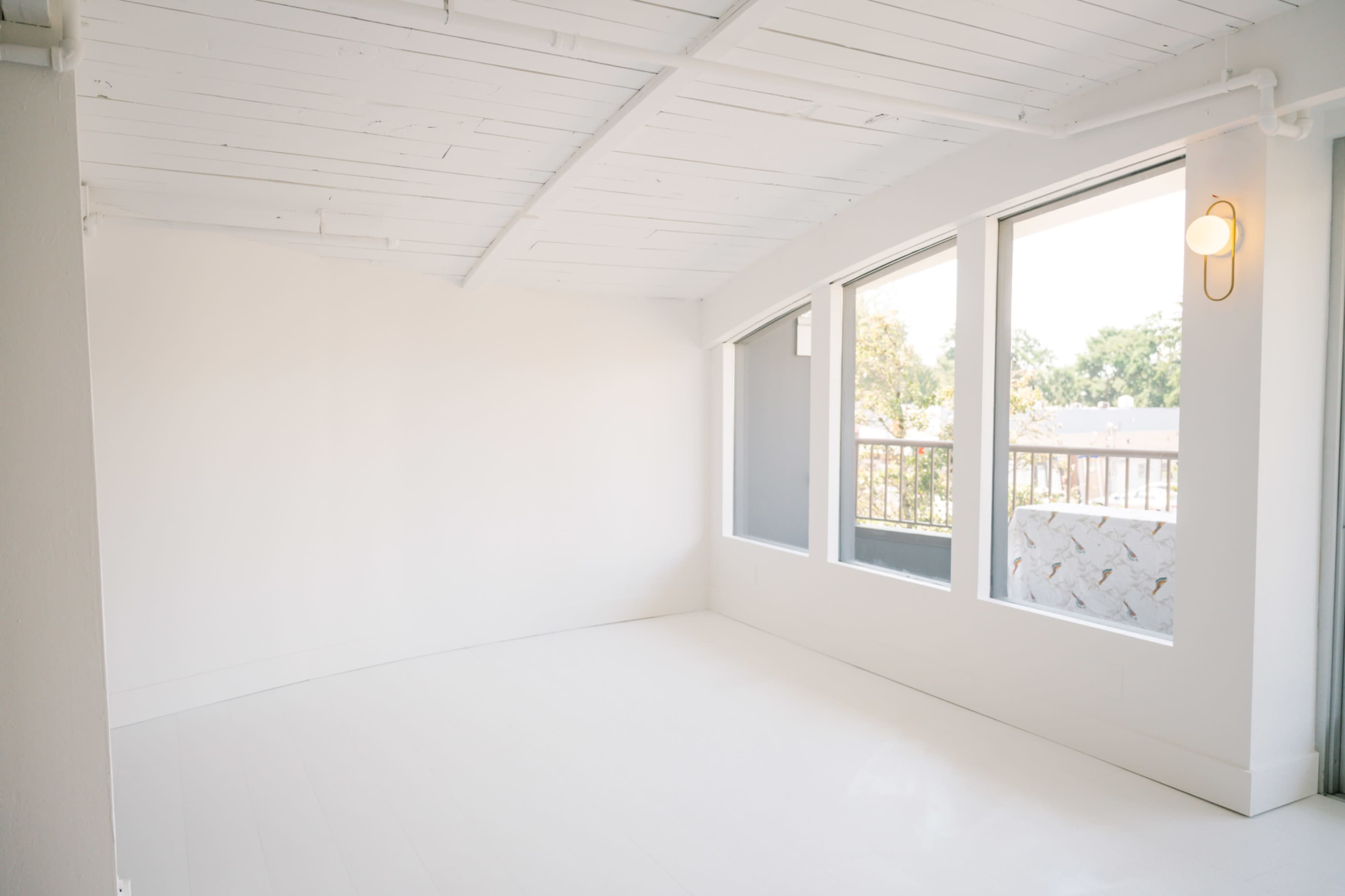 **NEW** The Nest Studio, Shoreline! Bright, Light, Sets Included Image in North City, Shoreline, WA