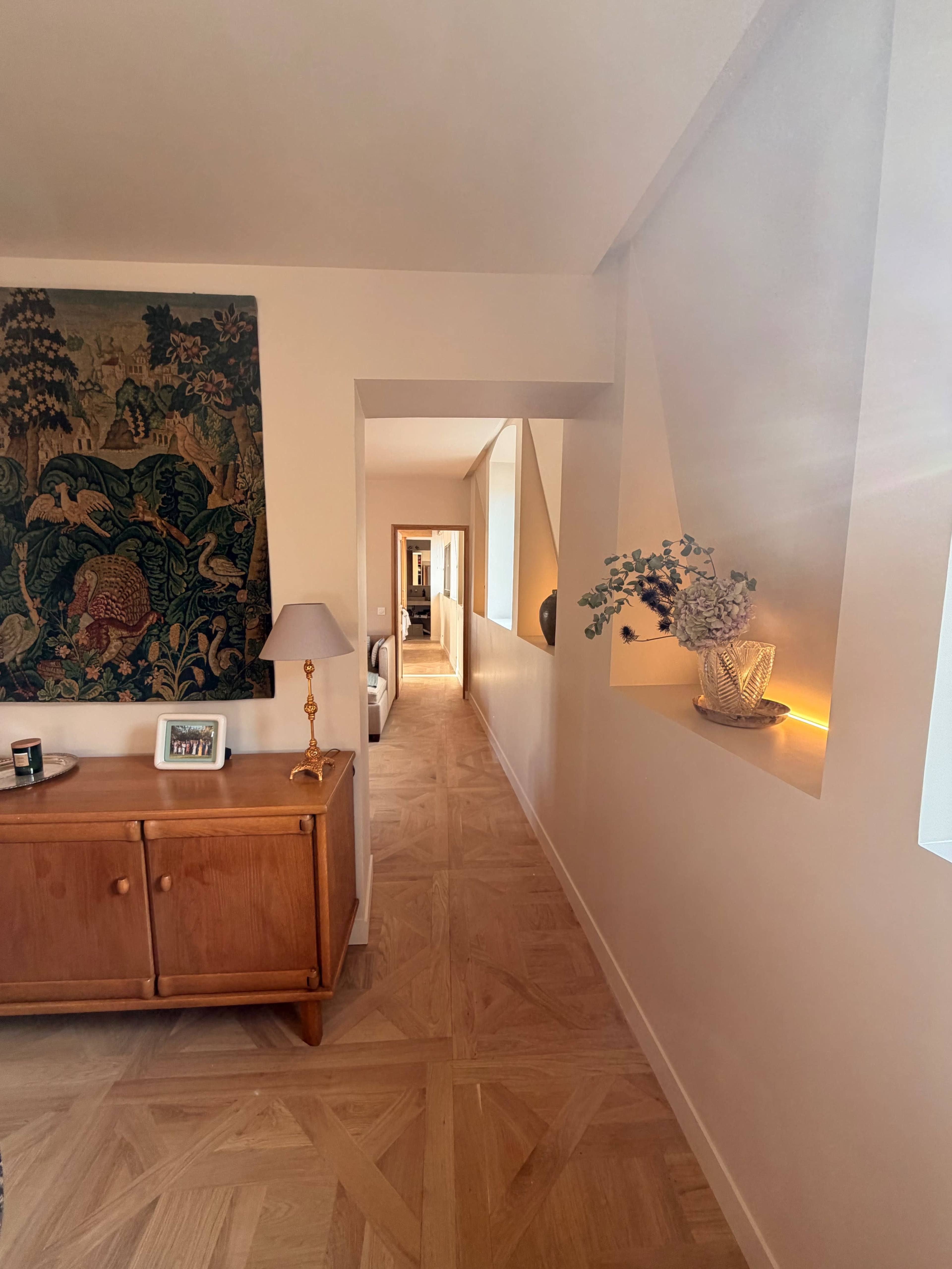 110m2 Design and spacious appartment full of light and mid century furnitures Image in Les Archives, Paris