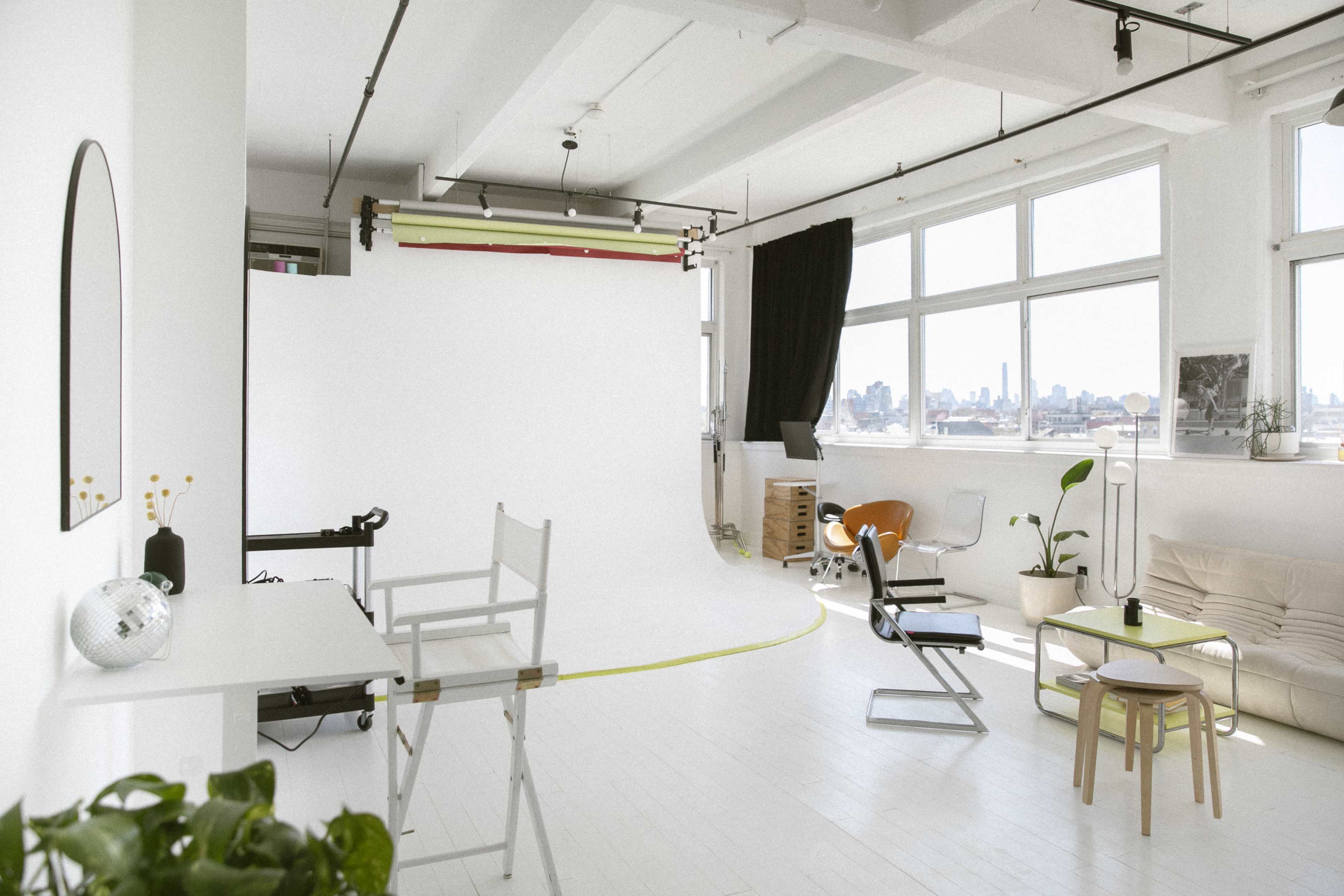 Spacious Minimalistic Cyclorama Photo Studio with lots of Natural Light, GREENPOINT Image in Greenpoint, Brooklyn, NY