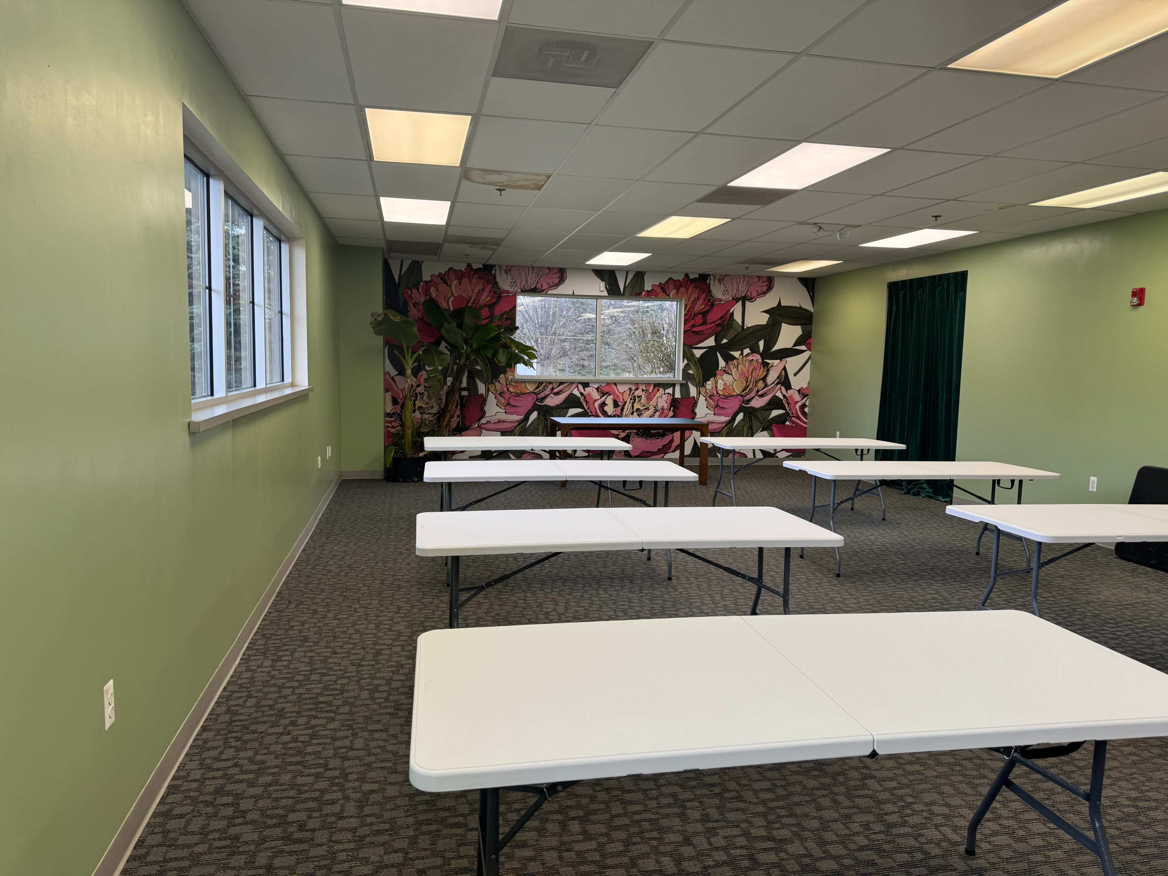 CrE8 X - Bright Creative Workshop Space for Content, Meetings & Events Image in Romulus, Romulus, MI