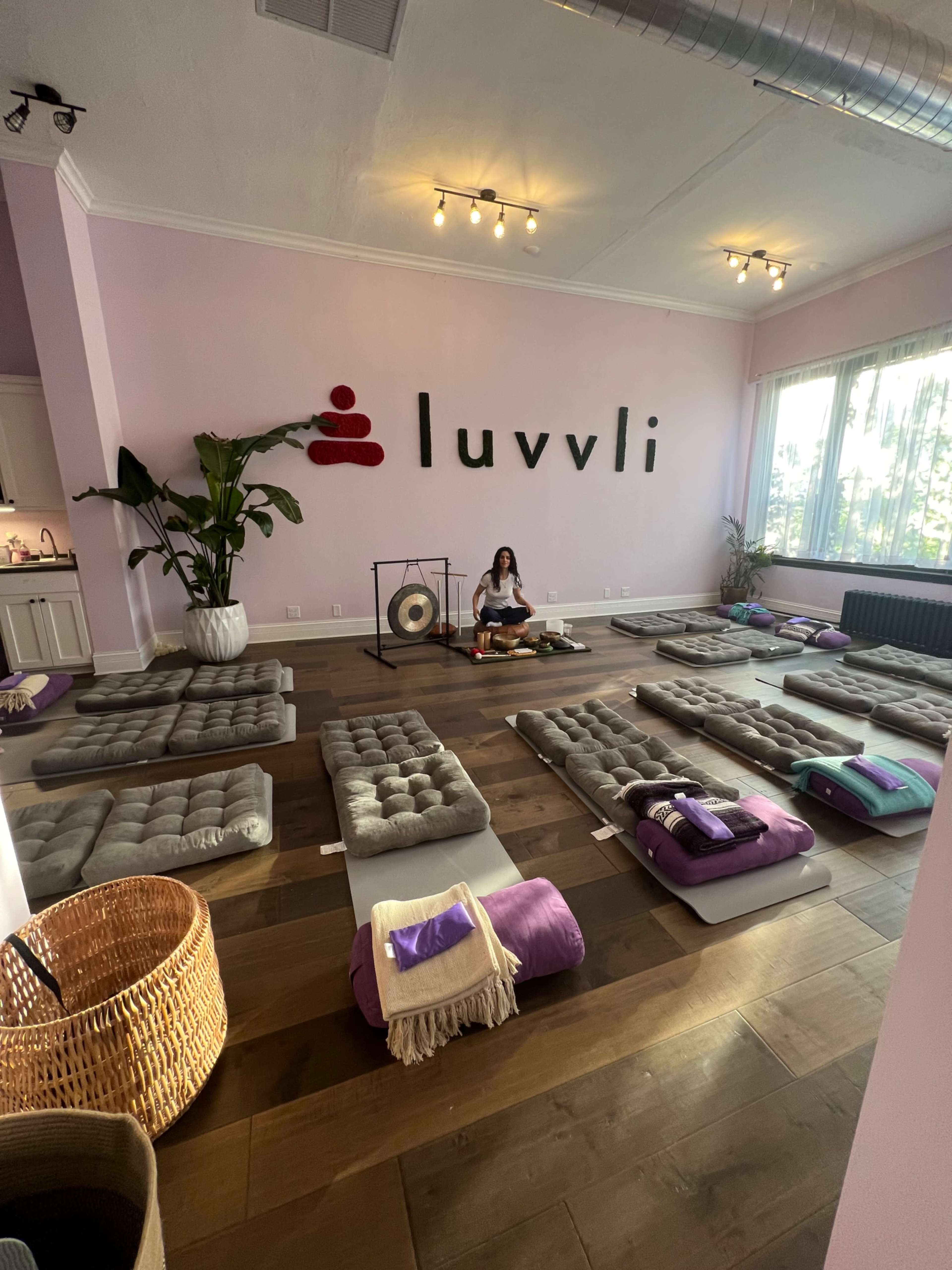 Beautiful second floor studio with sunlight in historic building Image in Maine Township, Park Ridge, IL