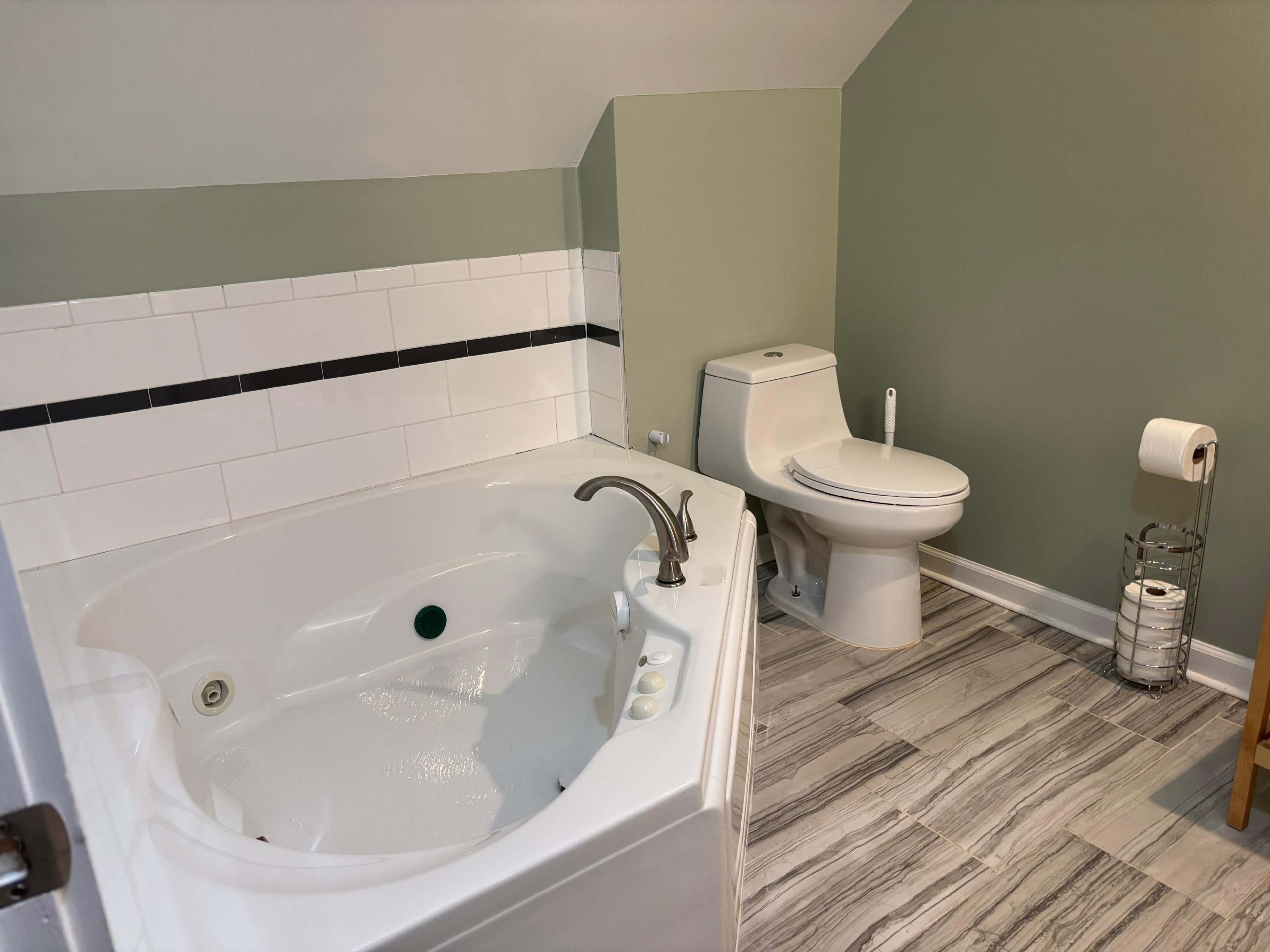 Urban and Artsy Open Floor Living Room and Kitchen Space with Great Natural light Image in Riverdale Park, Riverdale, MD