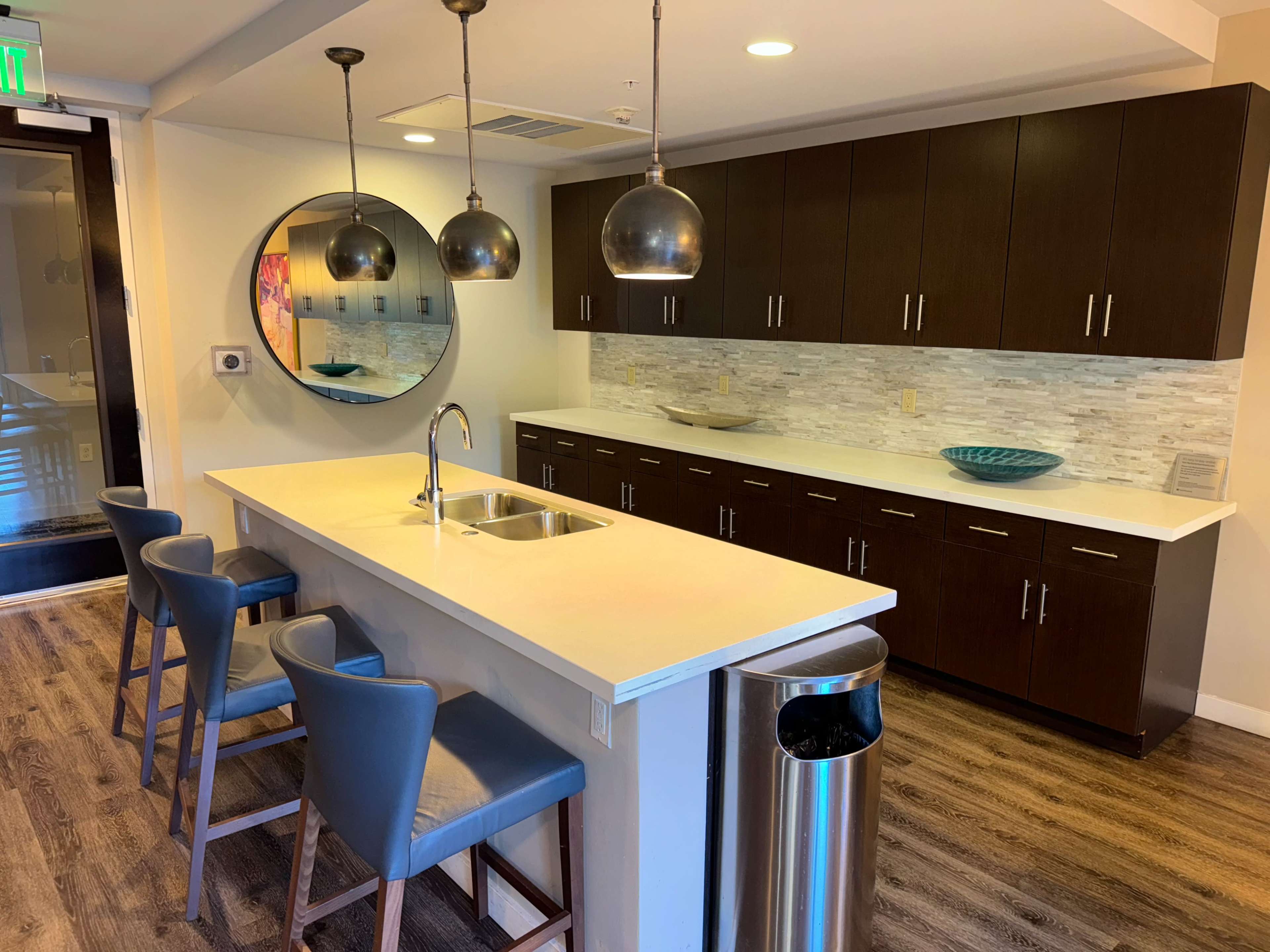 Stylish Lounge in the Heart of Koreatown Image in Koreatown, Los Angeles, CA