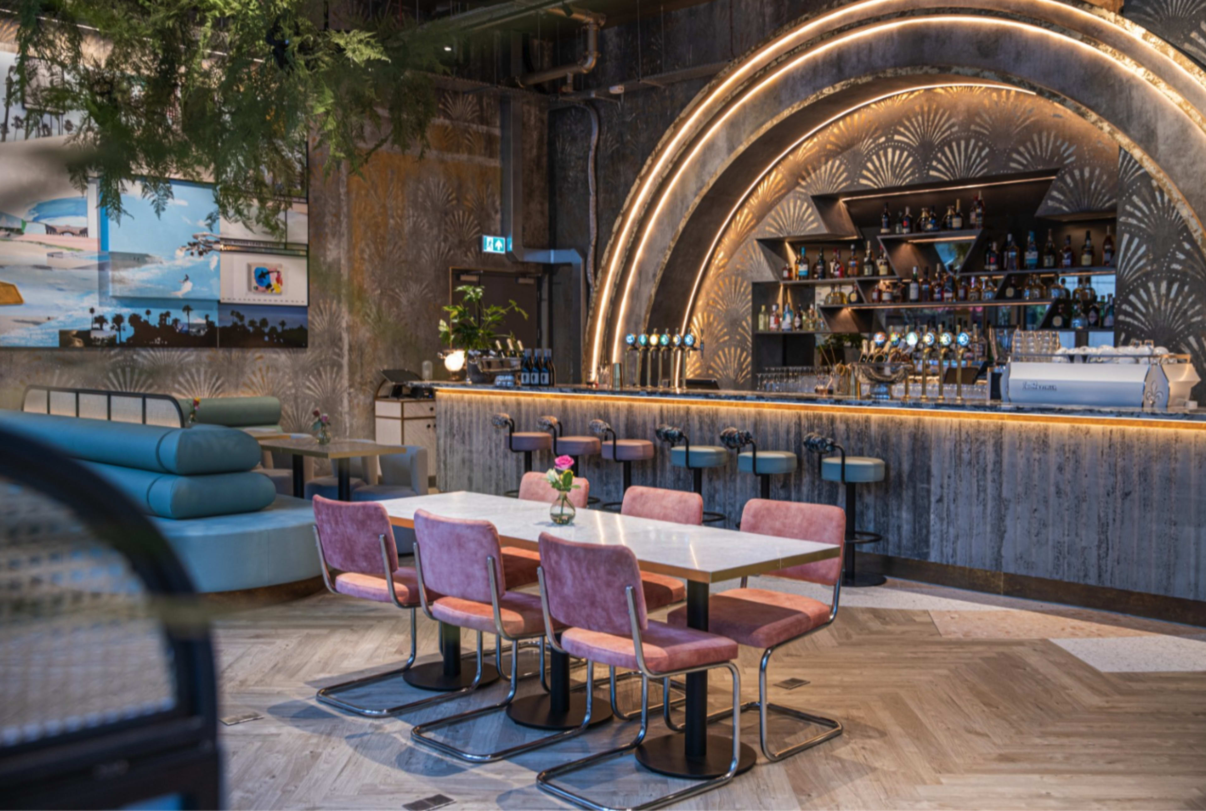 Bright Airy Sunrise Room - Large-Scale Restaurant Space Image in City of London, London, ENG