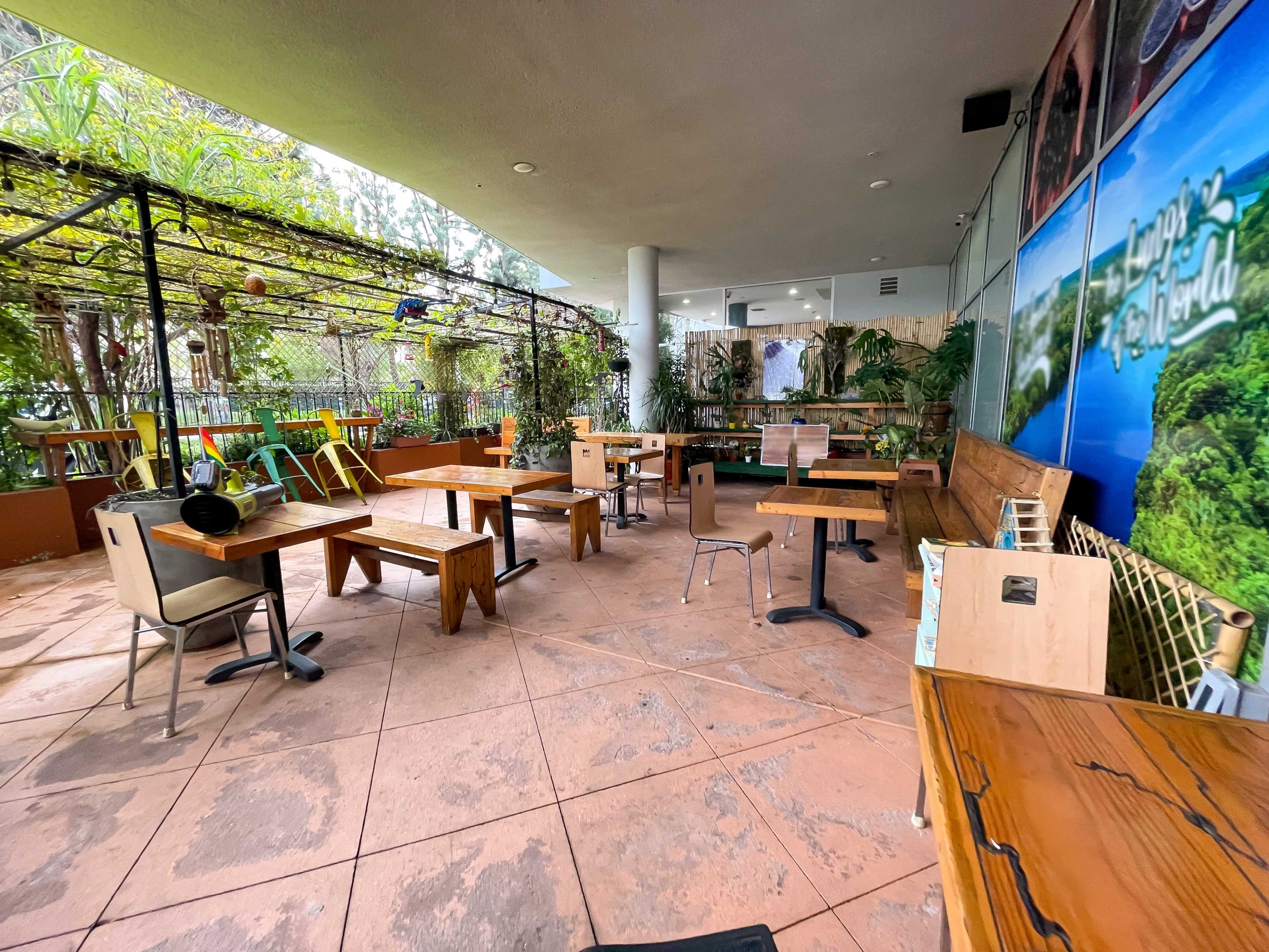Spacious Tropical Cafe Image in North Hollywood, North Hollywood, CA
