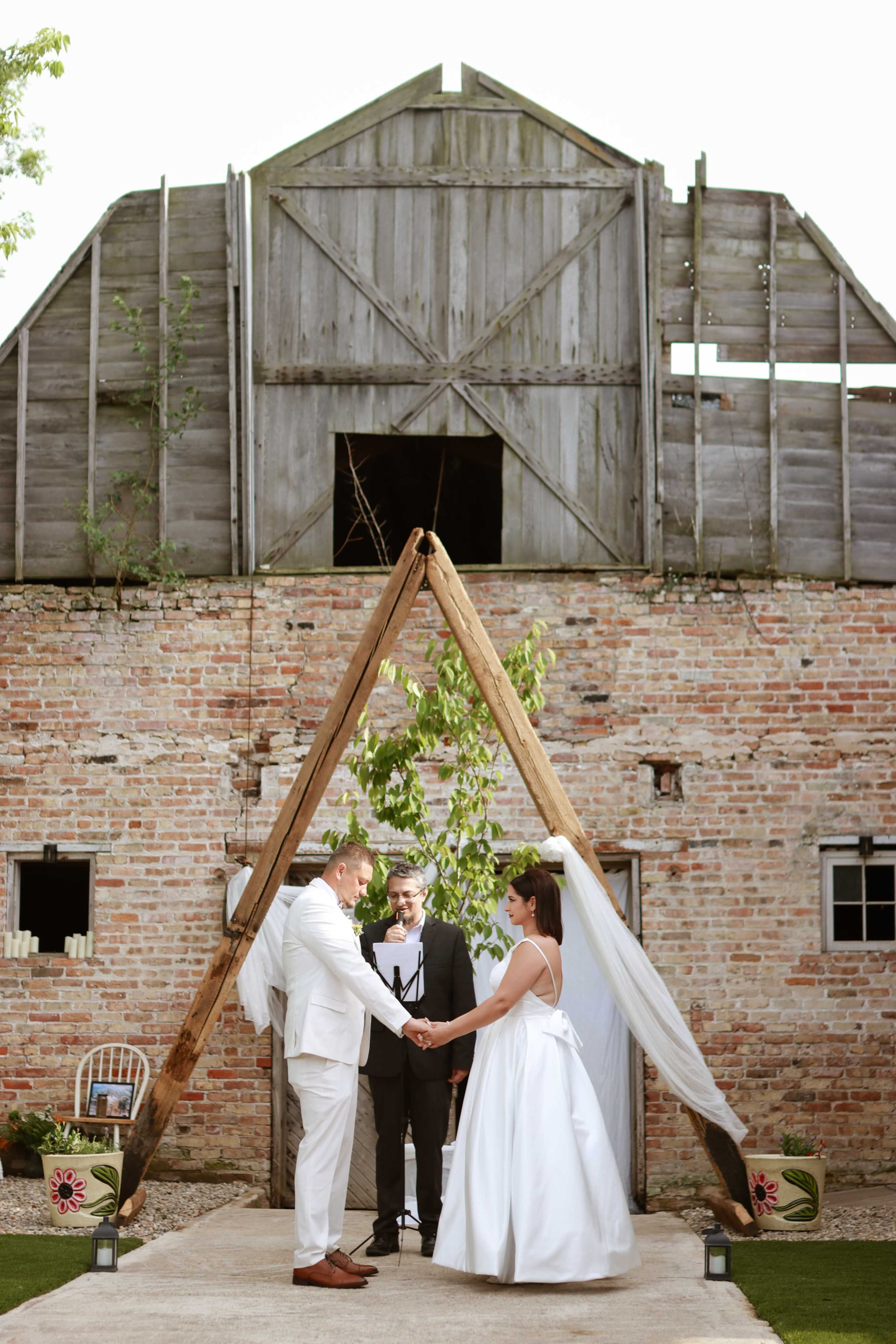 Rustic Outdoor Venue Image in Covert Township, Covert, MI
