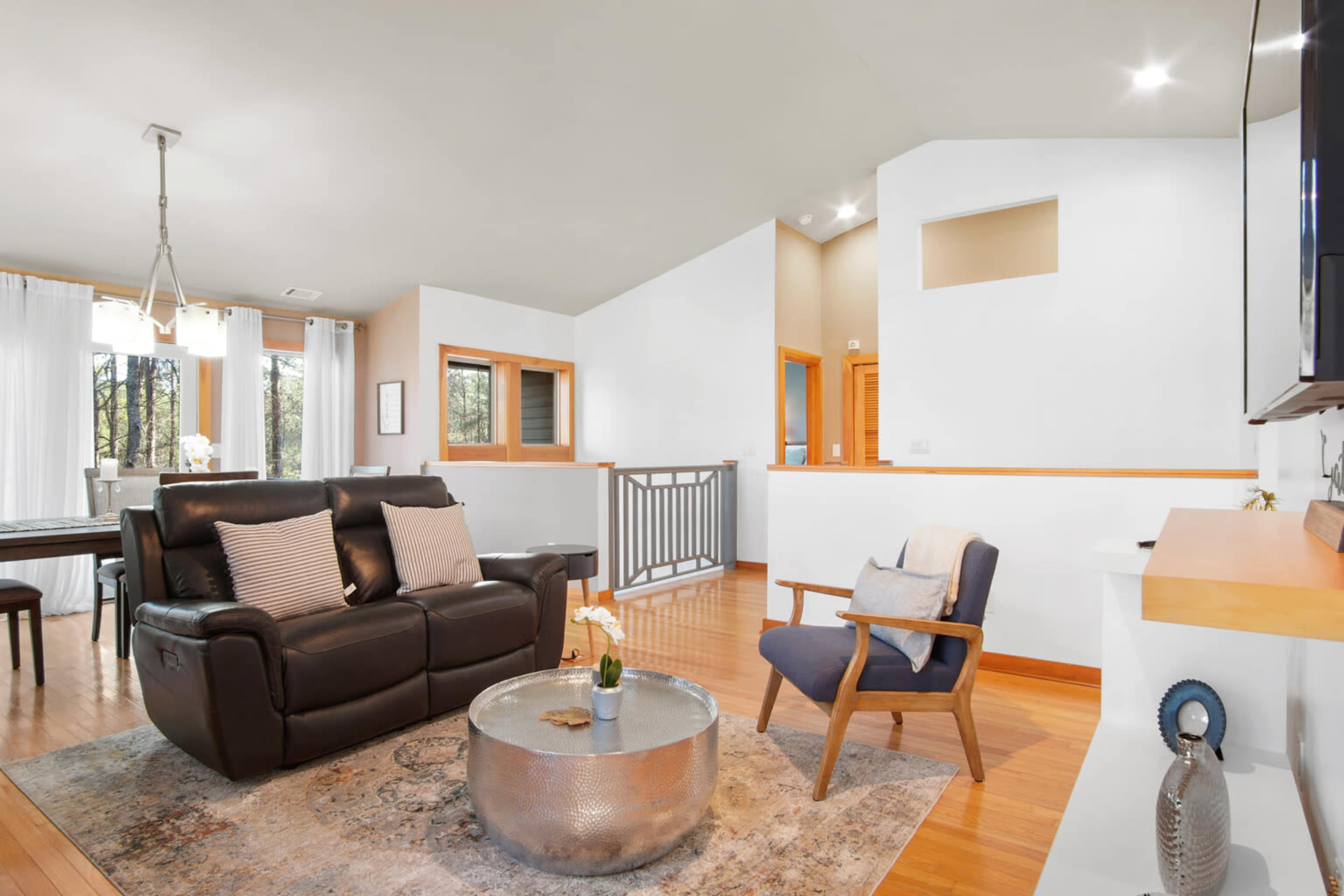 BIRTHDAYS, PHOTO SHOOTS, WEDDING PARTIES, DATE NIGHTS, STAYCATIONS, RELAX Image in Oak Hill, Covington, GA