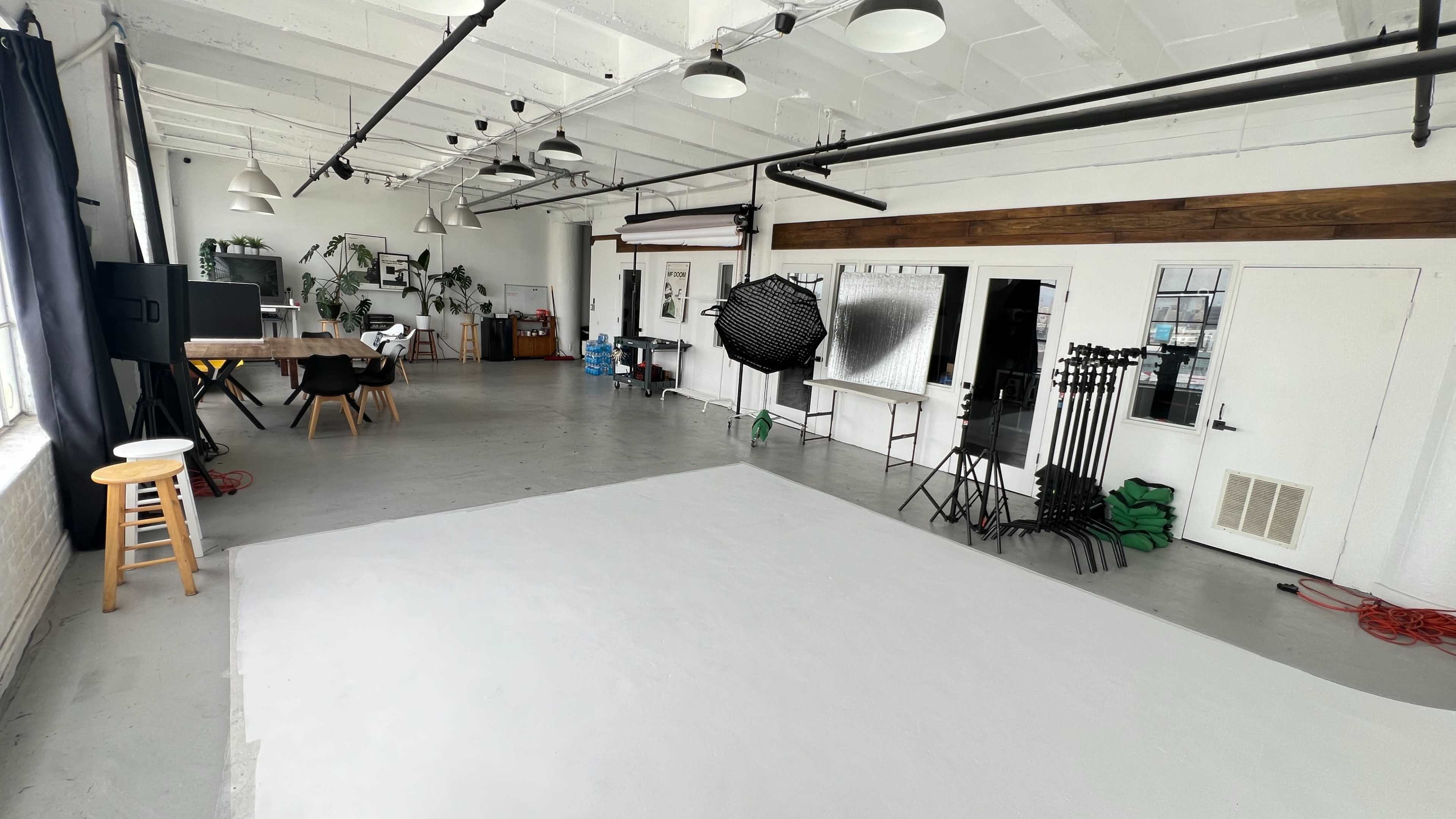 Studio 825 DTLA - Natural light and blackout studio w/ equipment Image in South Los Angeles, Los Angeles, CA
