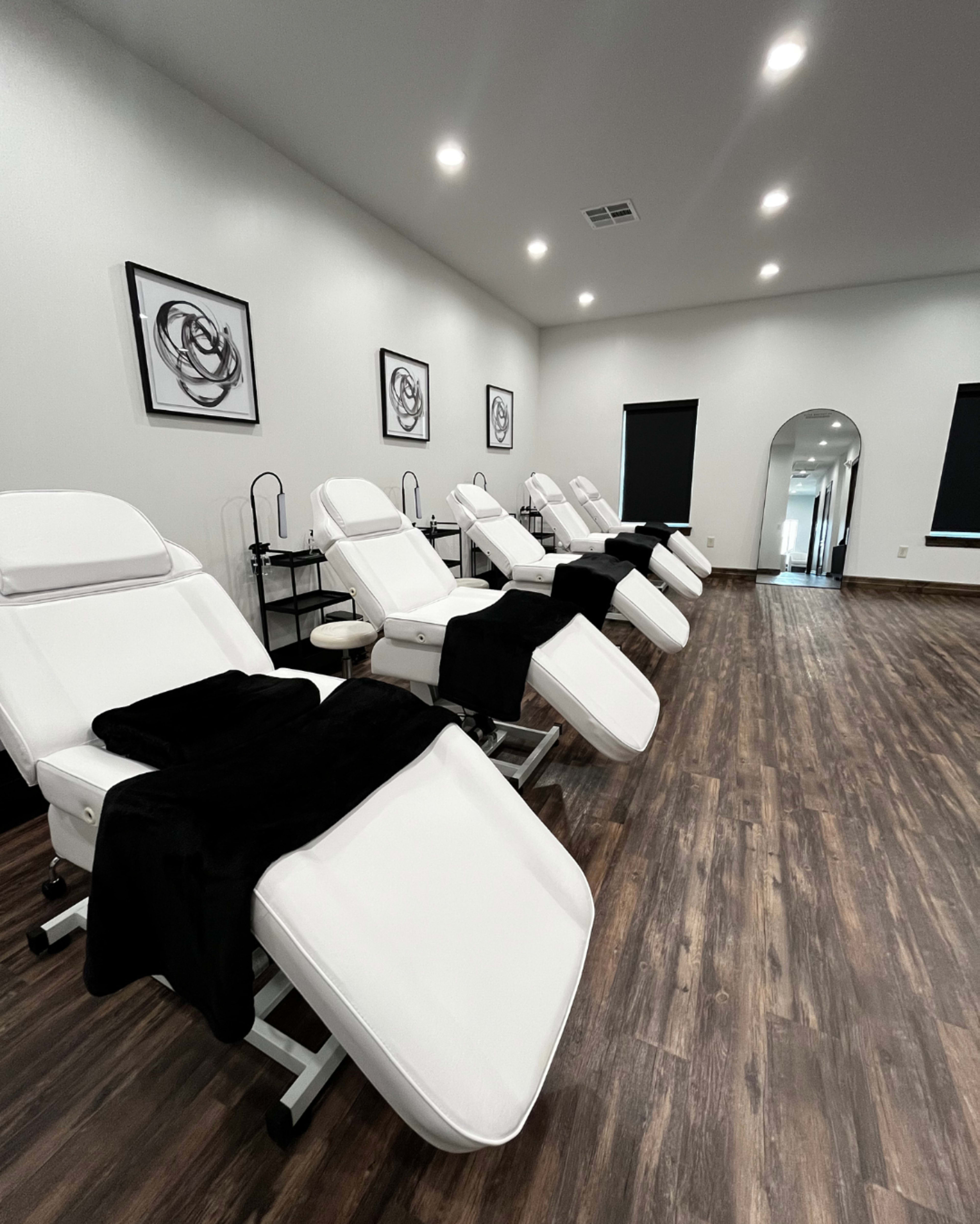 Professional Event Venue with Classrooms, Spa Beds, and Conference Amenities Image in Interchange Business Park, Round Rock, TX